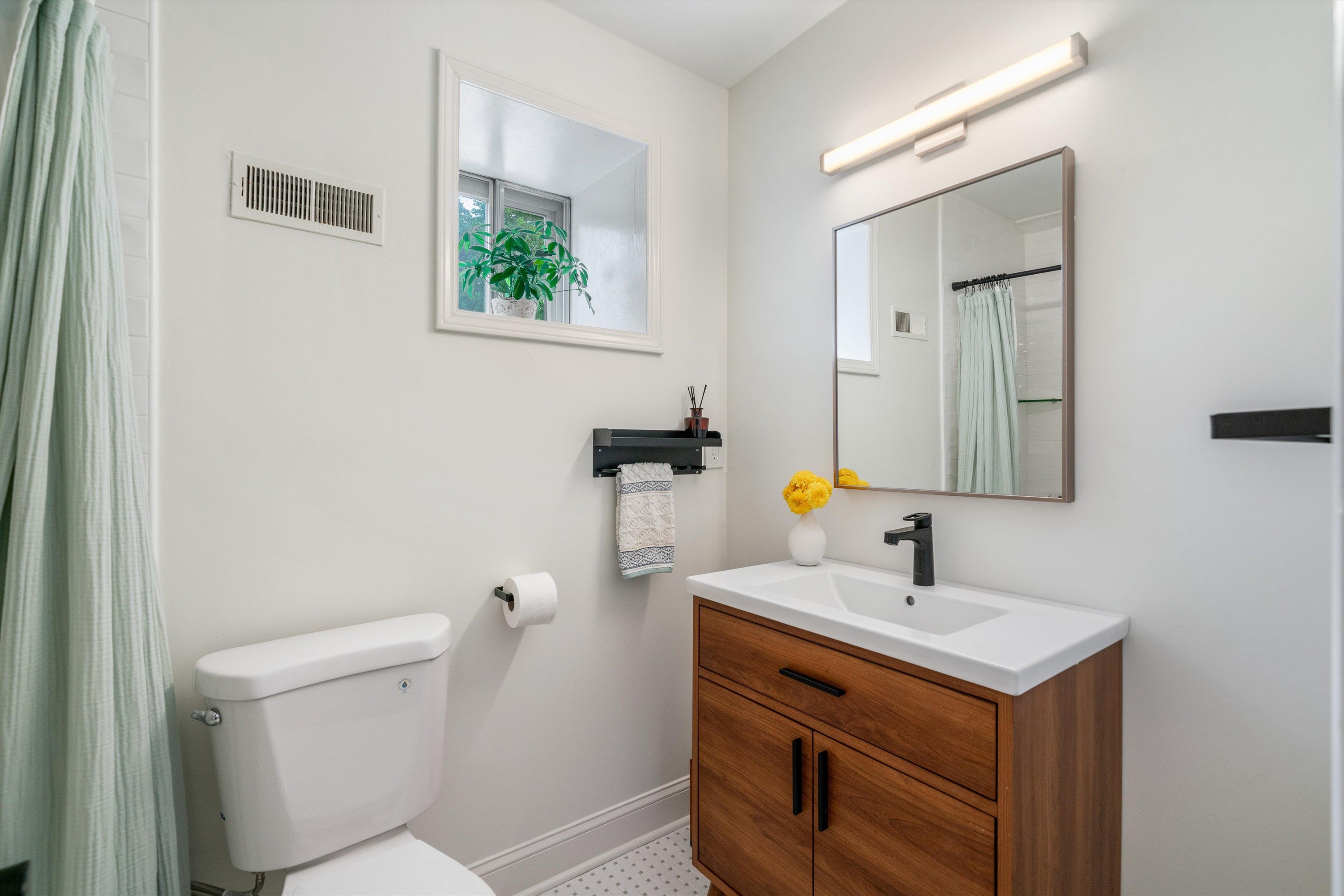 1426 E ROLLING OAKS DR