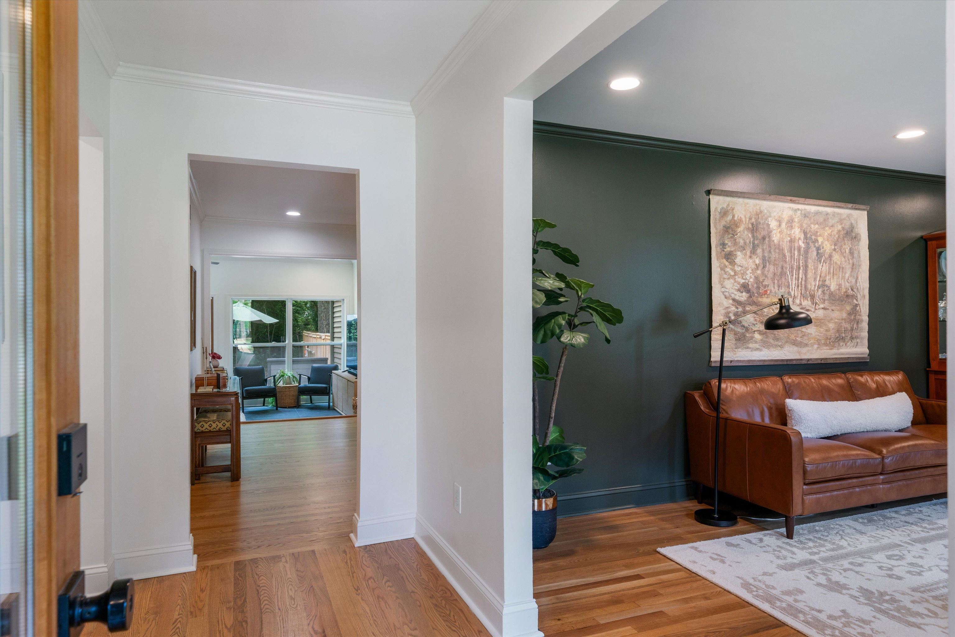 1426 E ROLLING OAKS DR