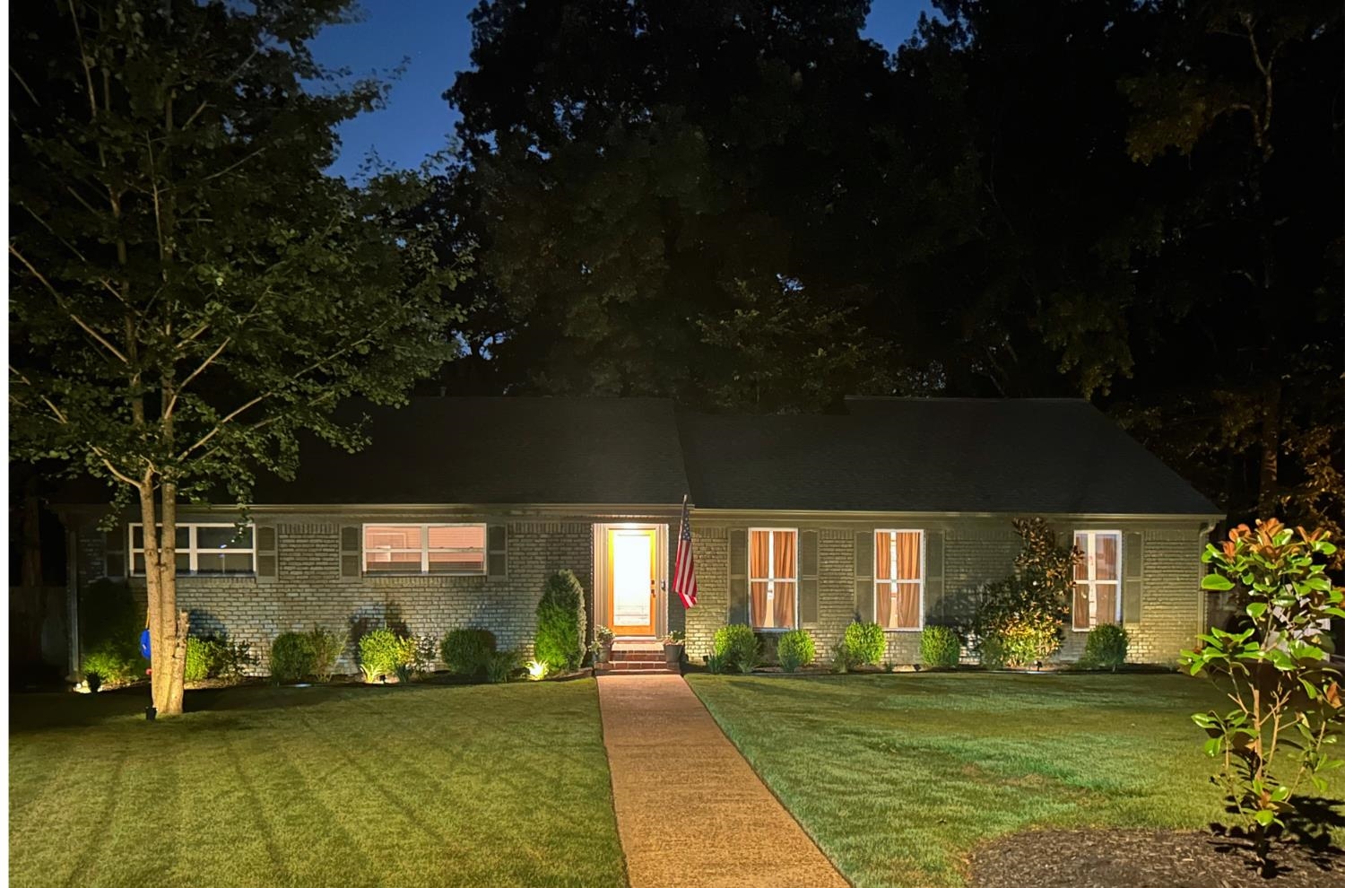 1426 E ROLLING OAKS DR