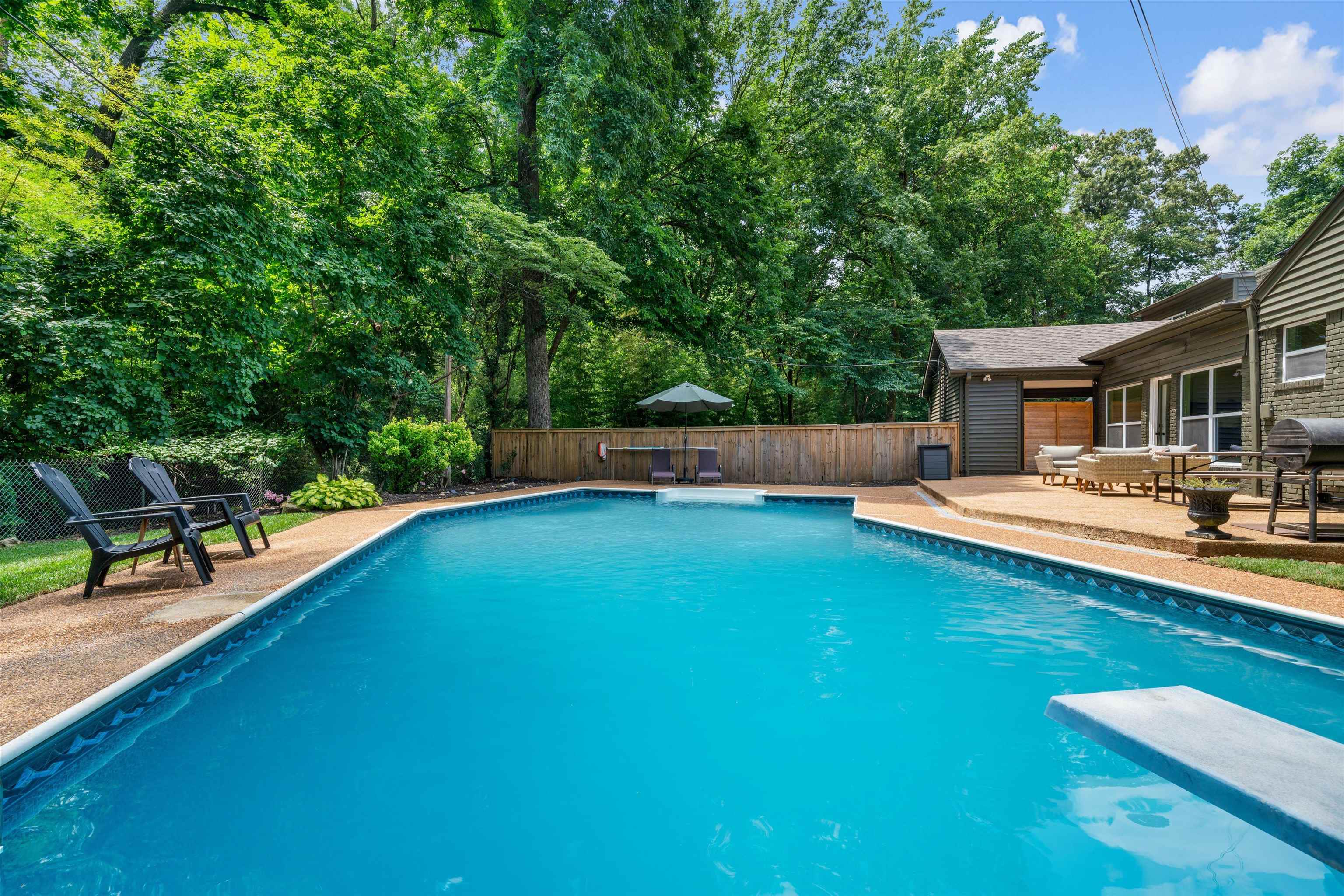 1426 E ROLLING OAKS DR