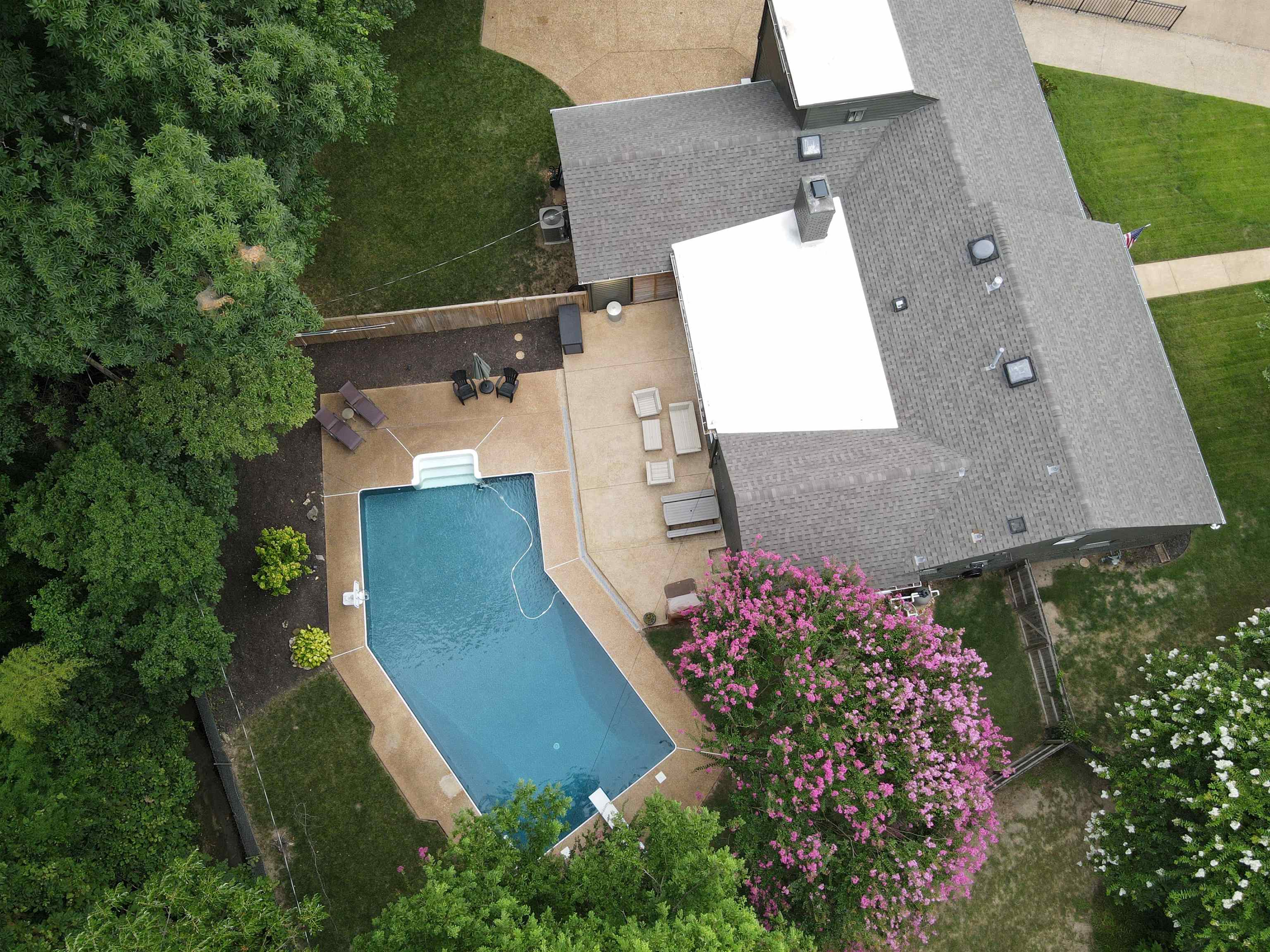1426 E ROLLING OAKS DR
