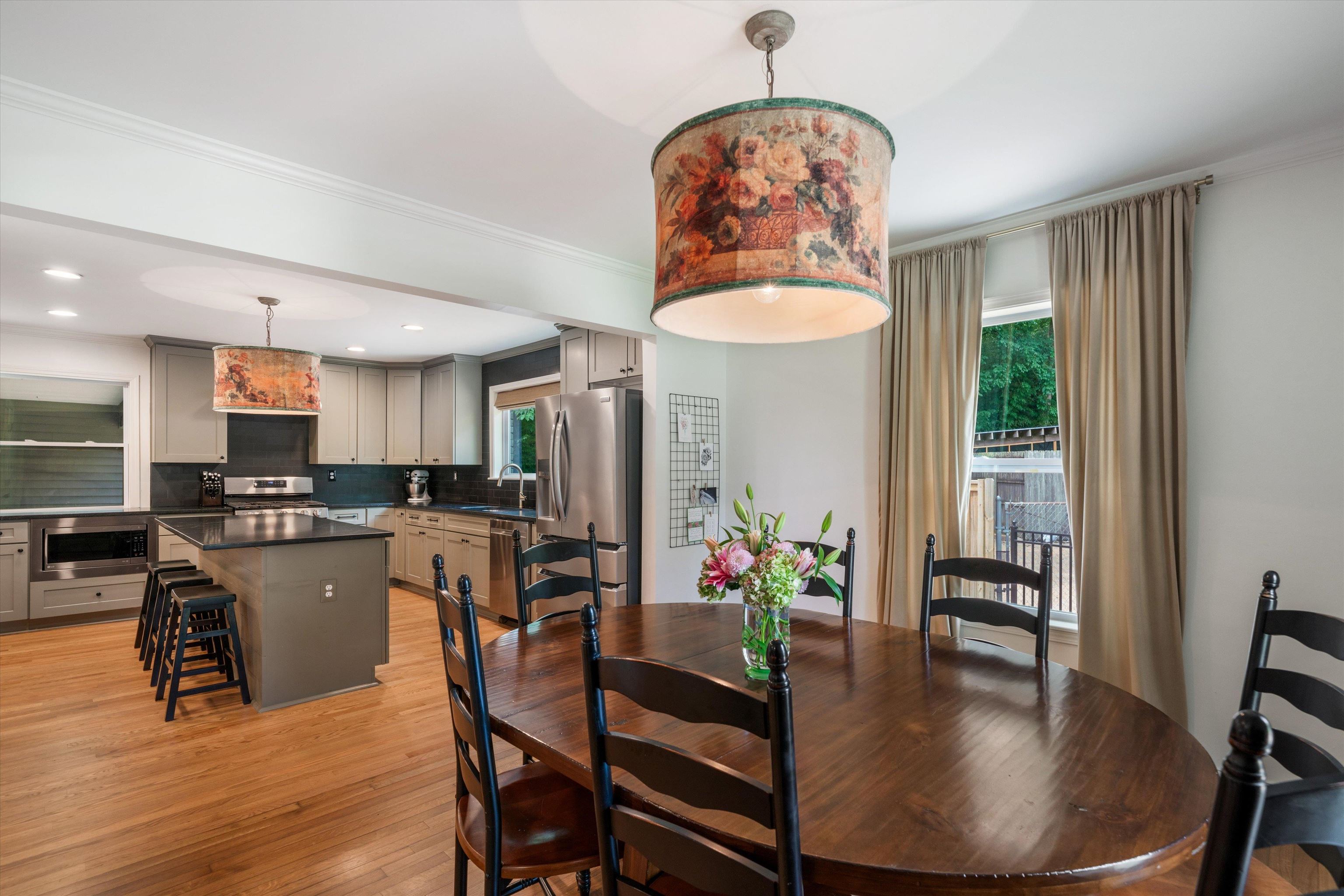 1426 E ROLLING OAKS DR