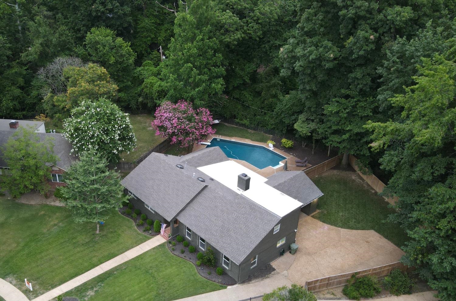 1426 E ROLLING OAKS DR