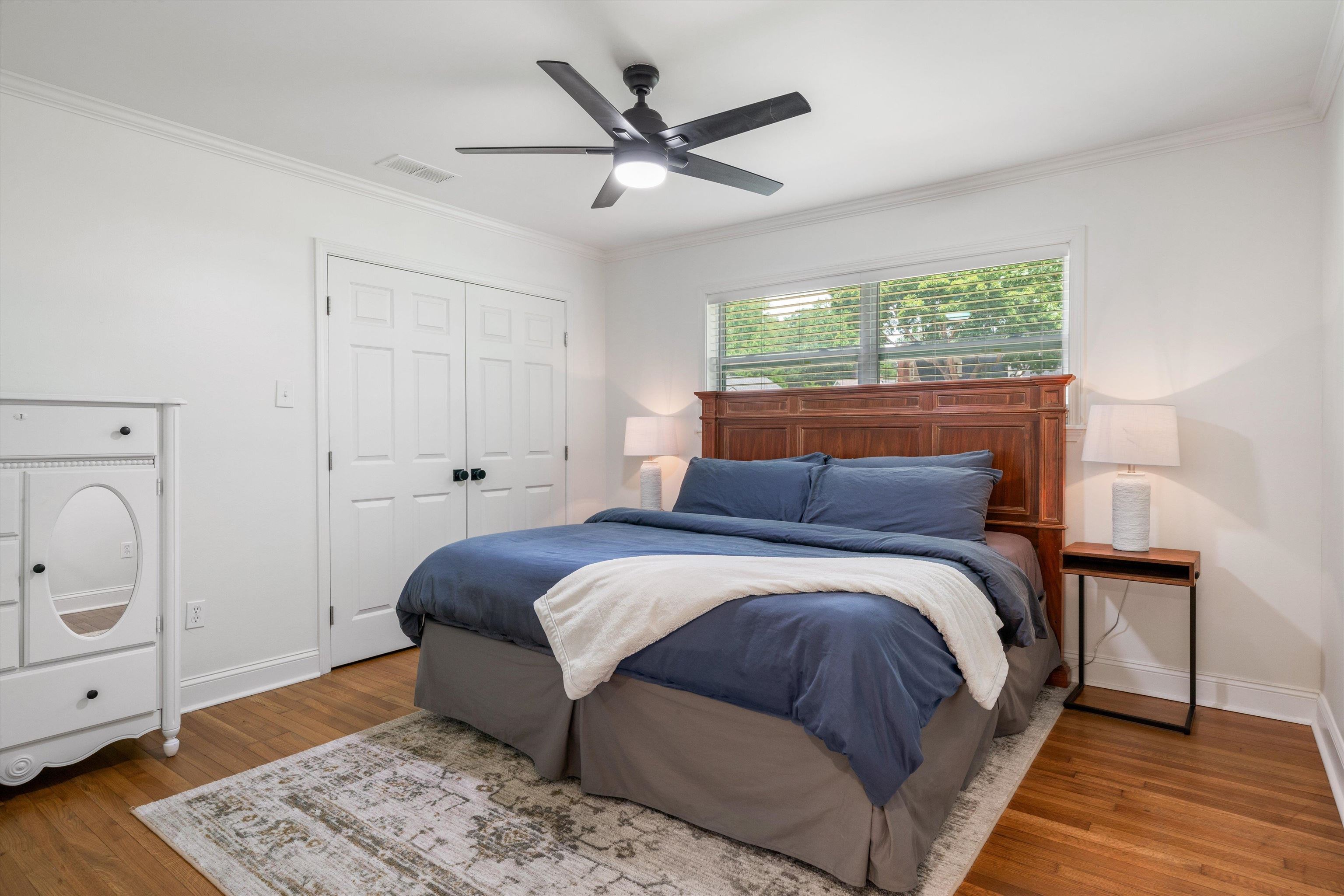 1426 E ROLLING OAKS DR