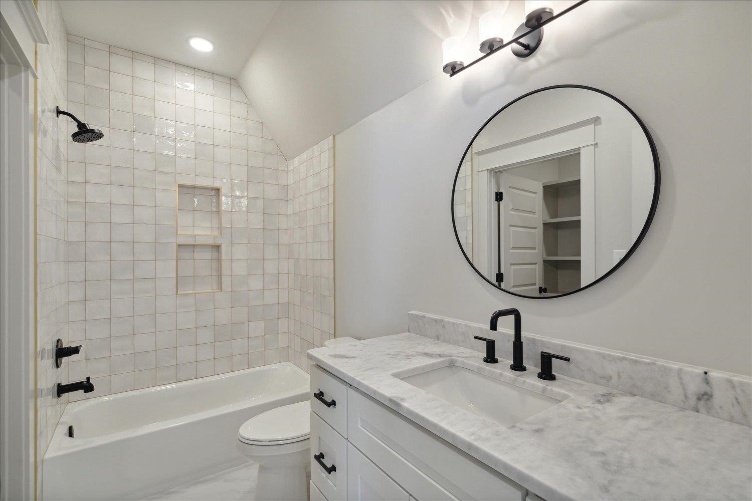 5020 HENRY HEIGHTS DR