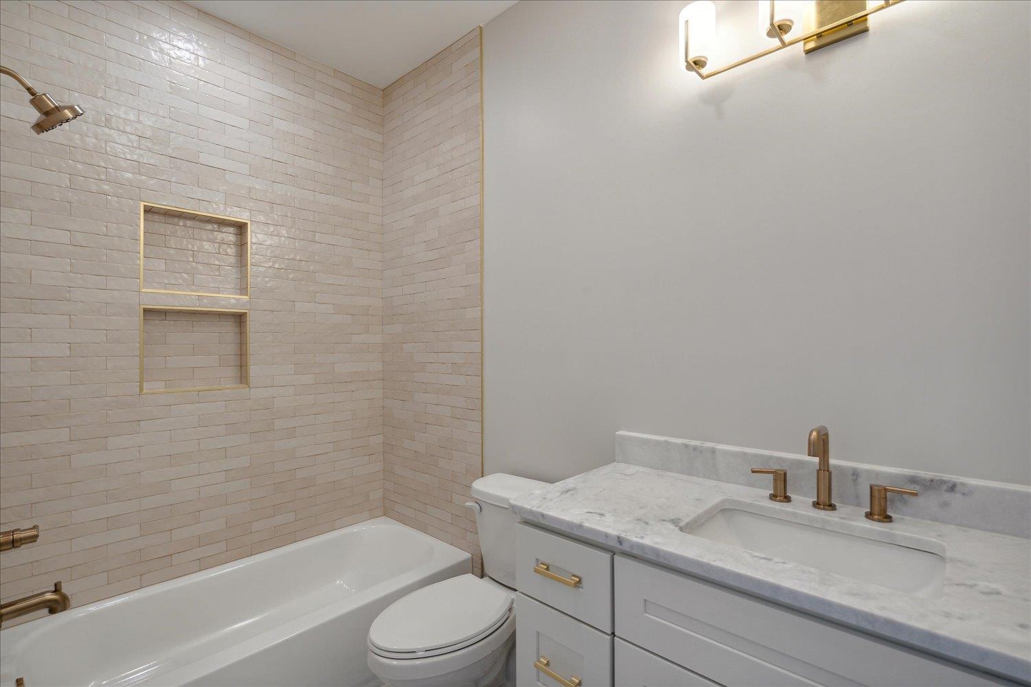 5020 HENRY HEIGHTS DR