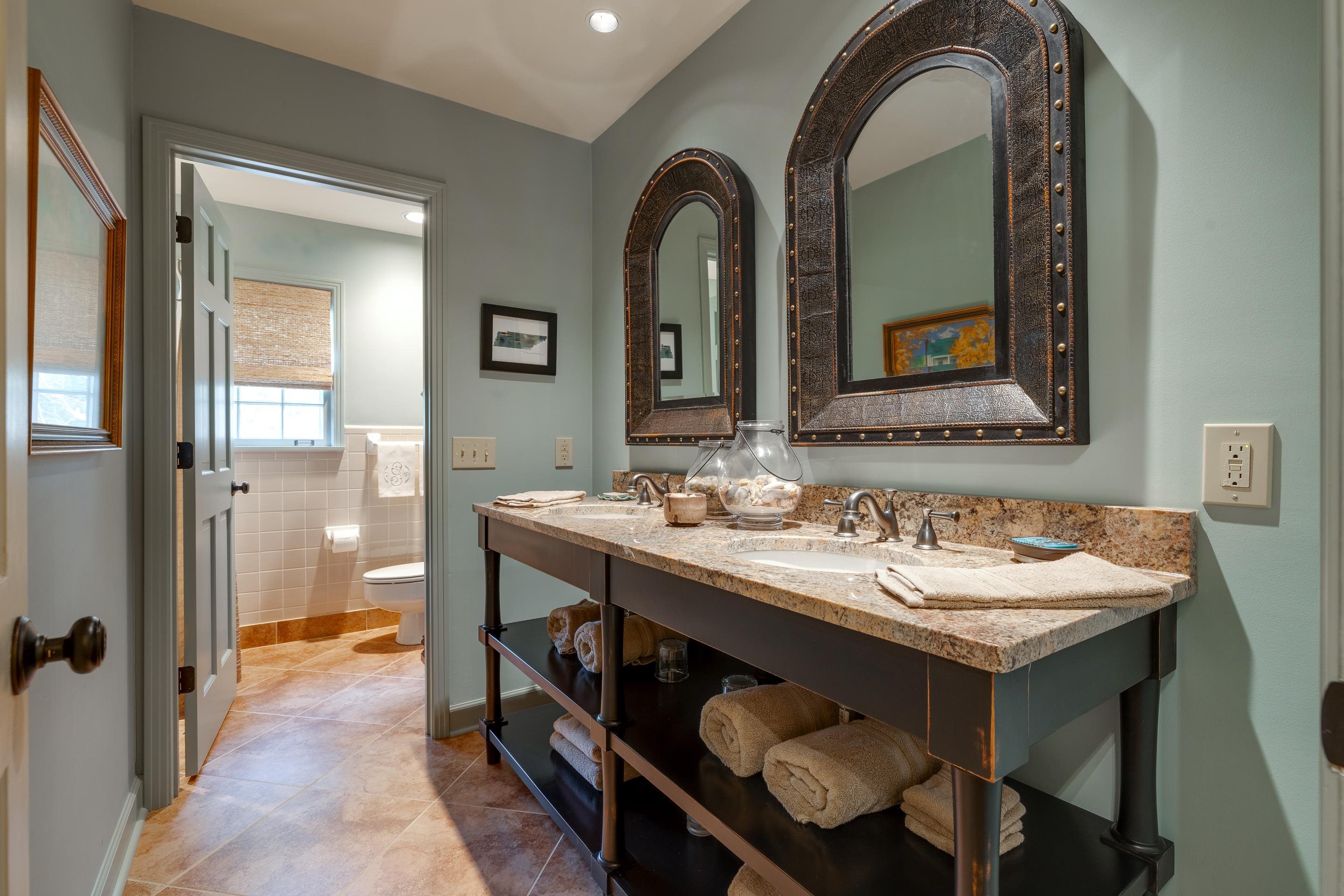 4256 AMBER LN