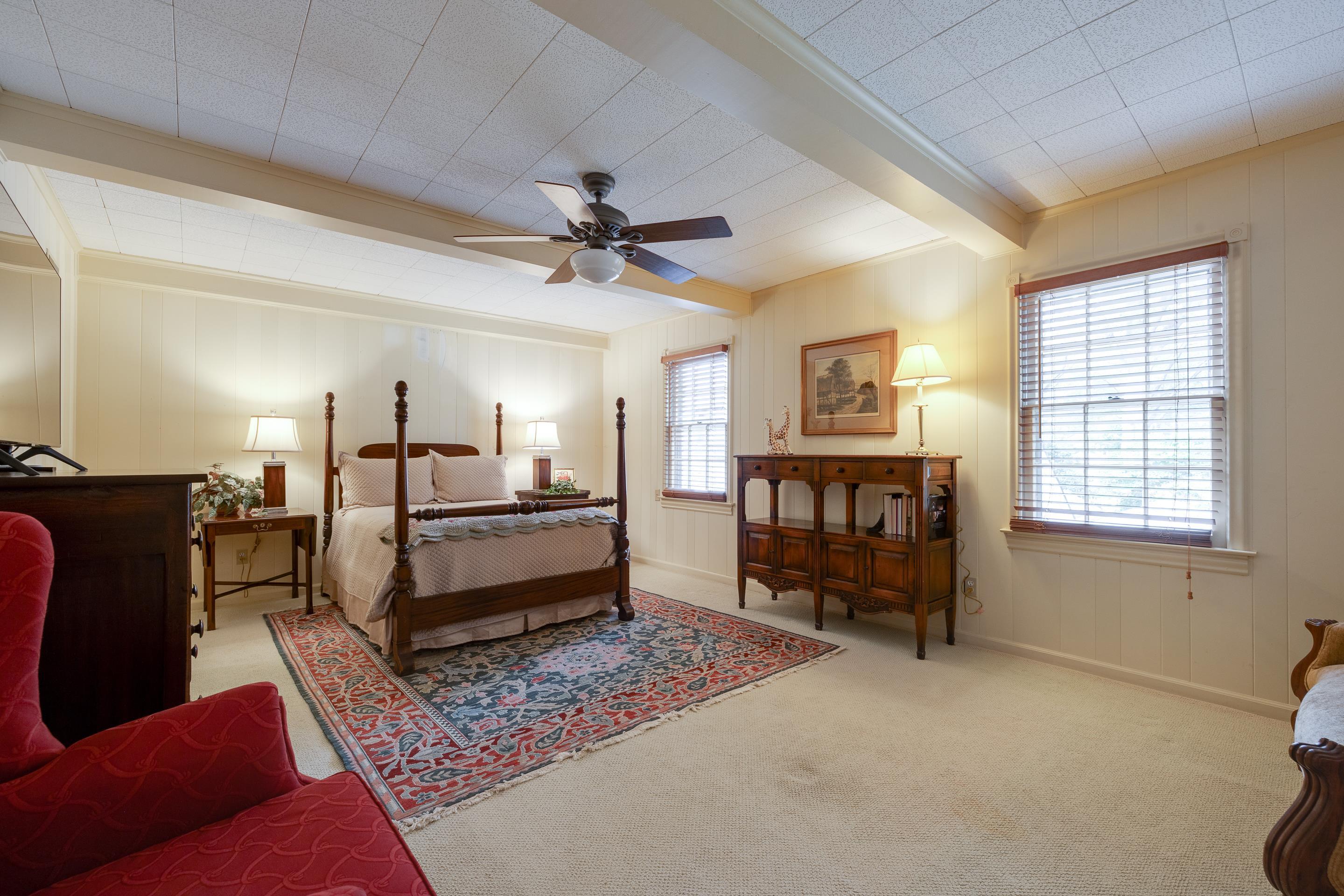 4256 AMBER LN