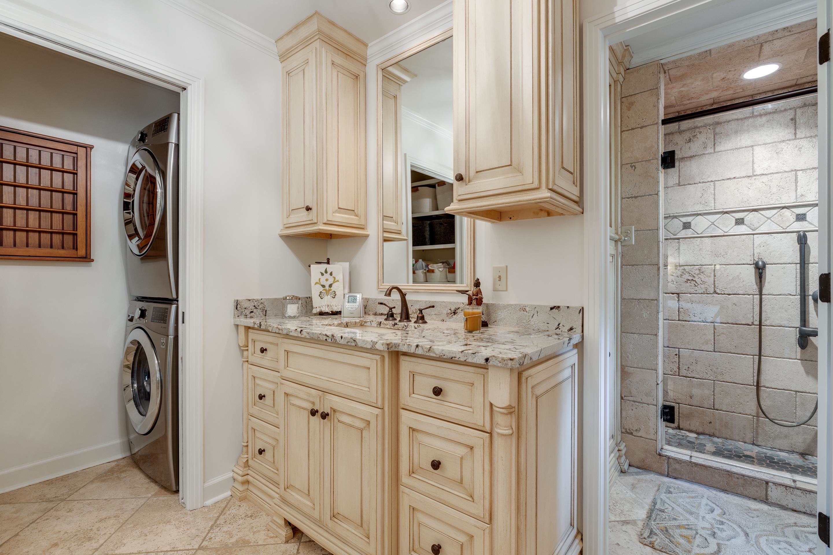 4256 AMBER LN