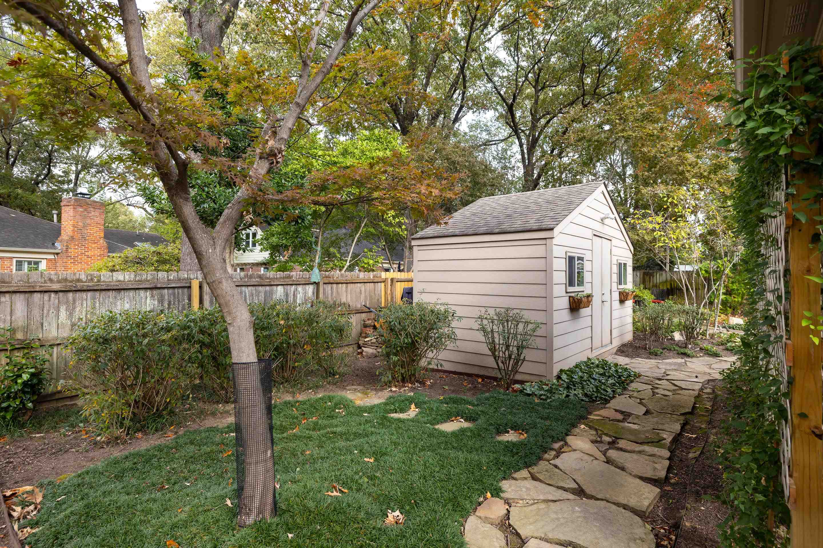 4256 AMBER LN