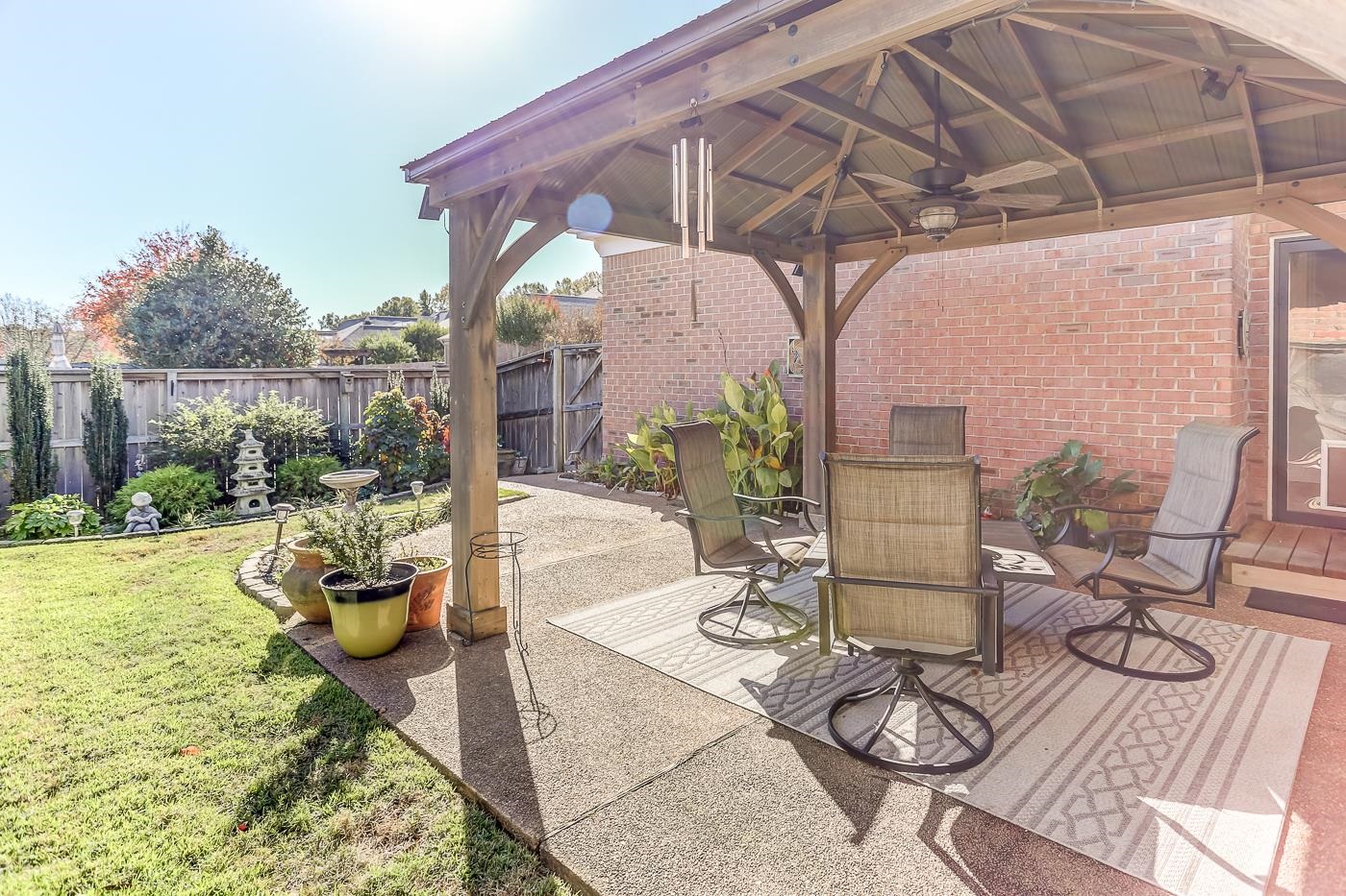 1429 WOLF BEND RD