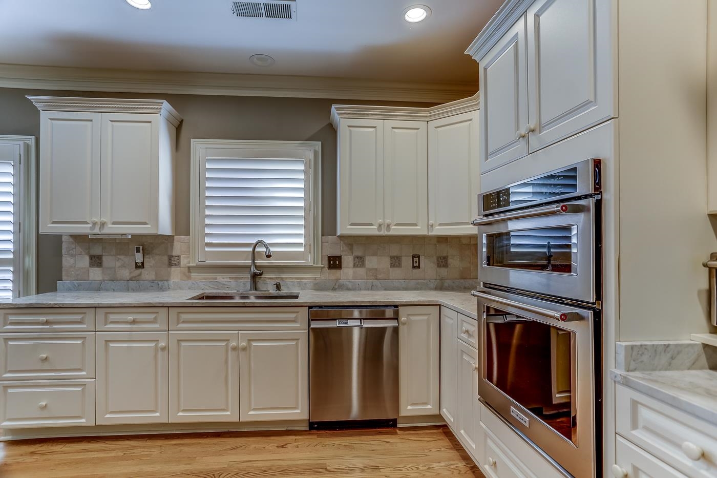 1429 WOLF BEND RD