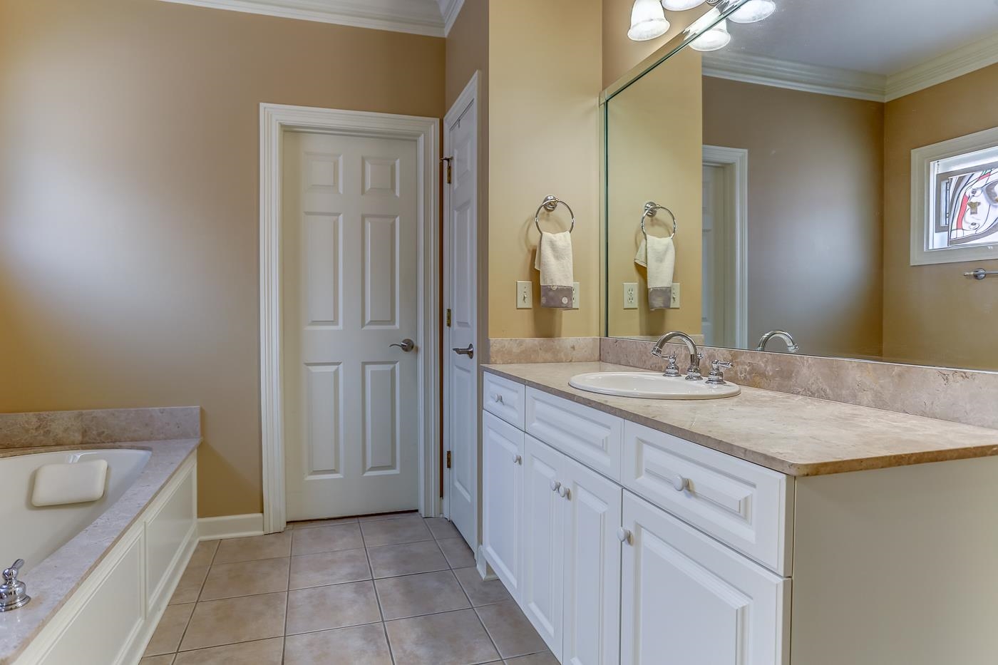 1429 WOLF BEND RD