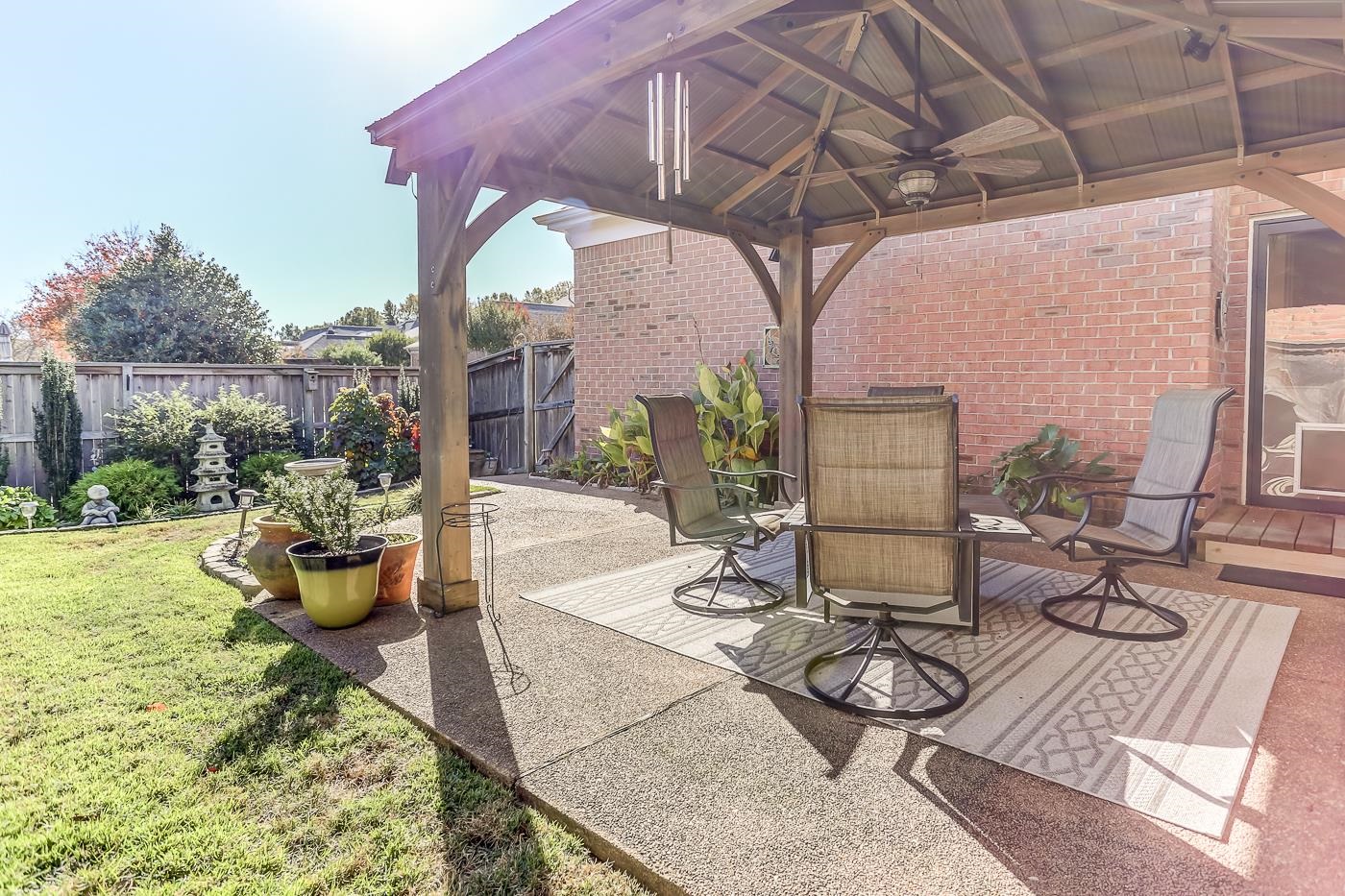1429 WOLF BEND RD