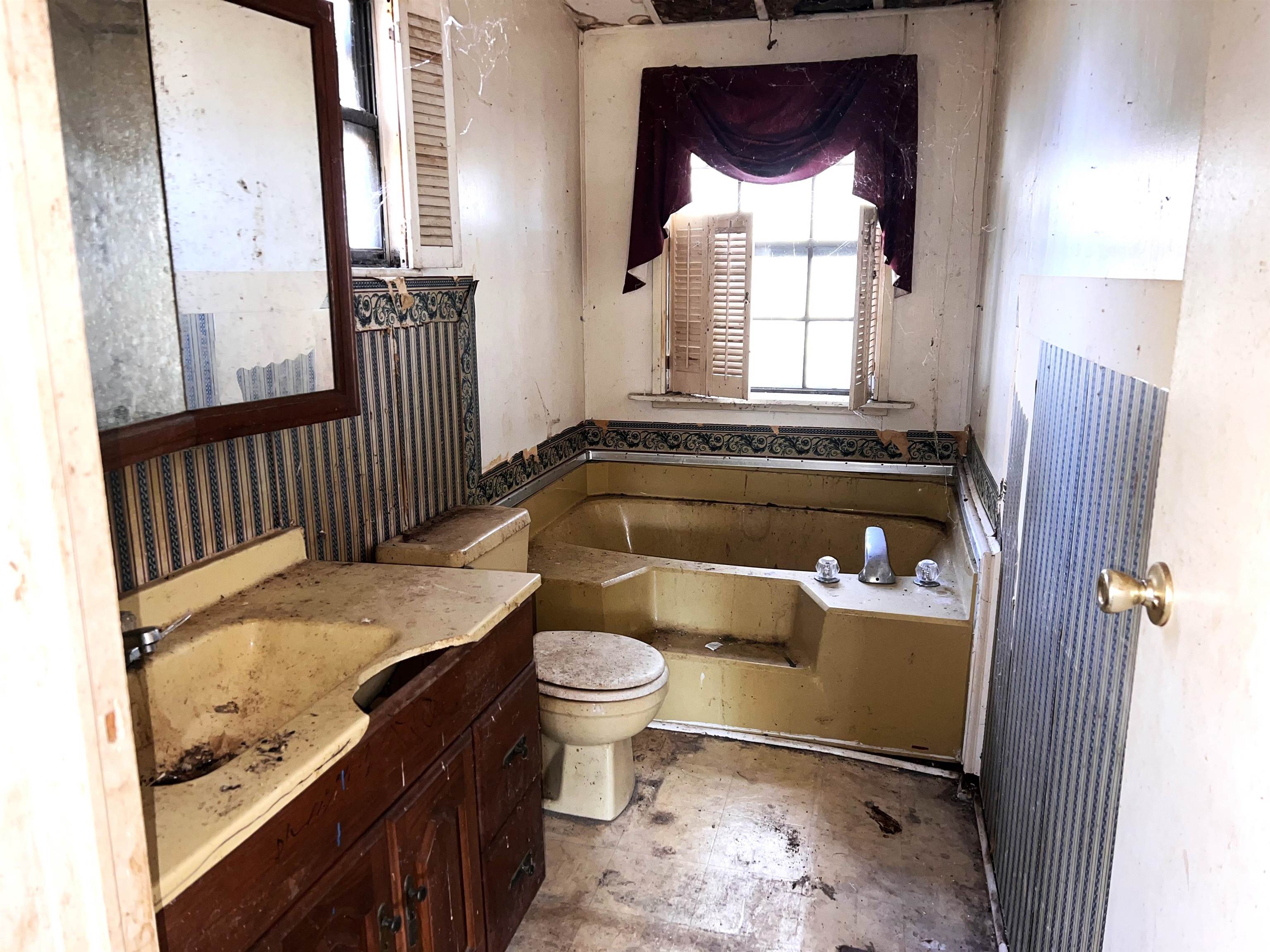 1820 INDIAN CREEK RD