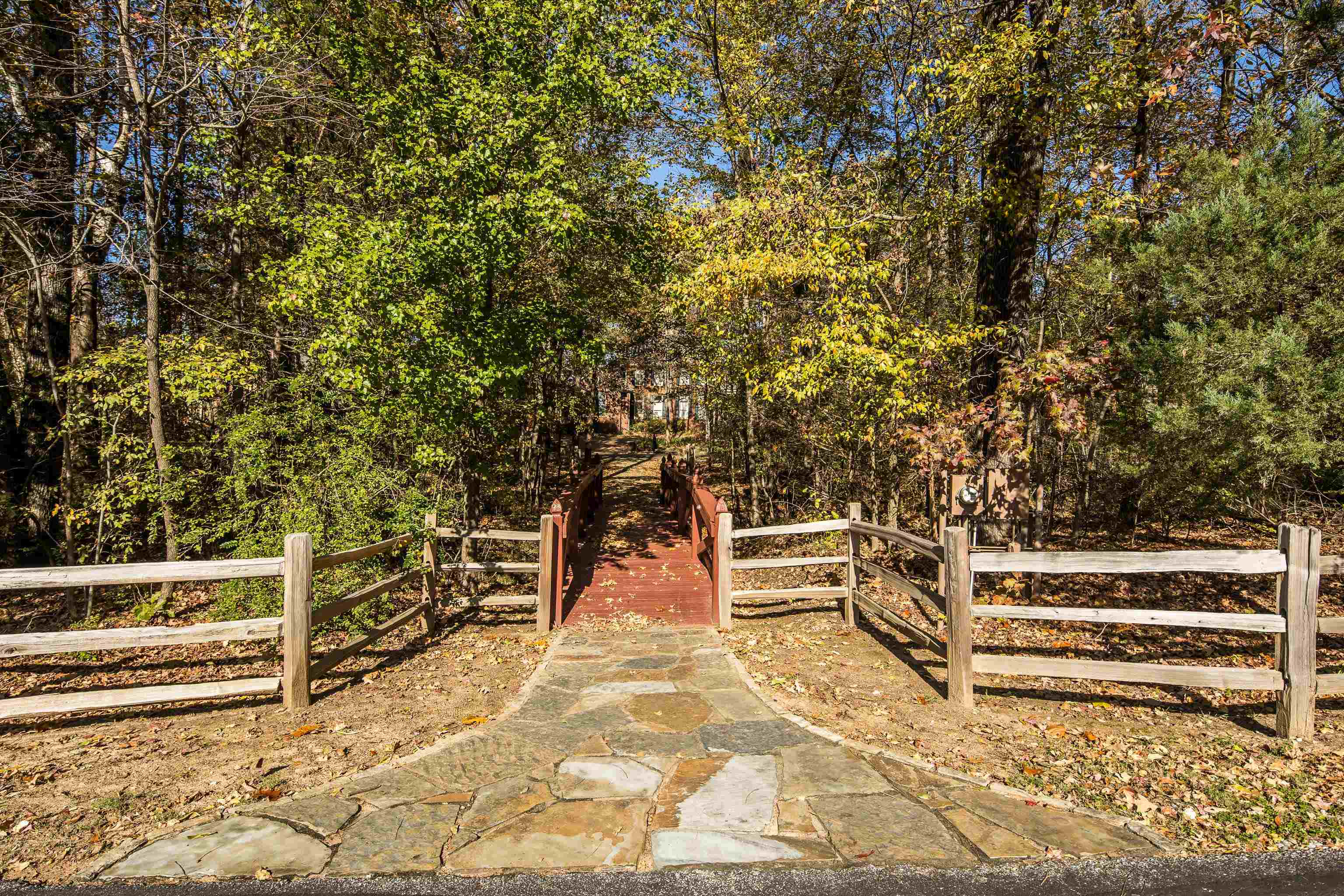 1765 CHAPEL CREEK CV