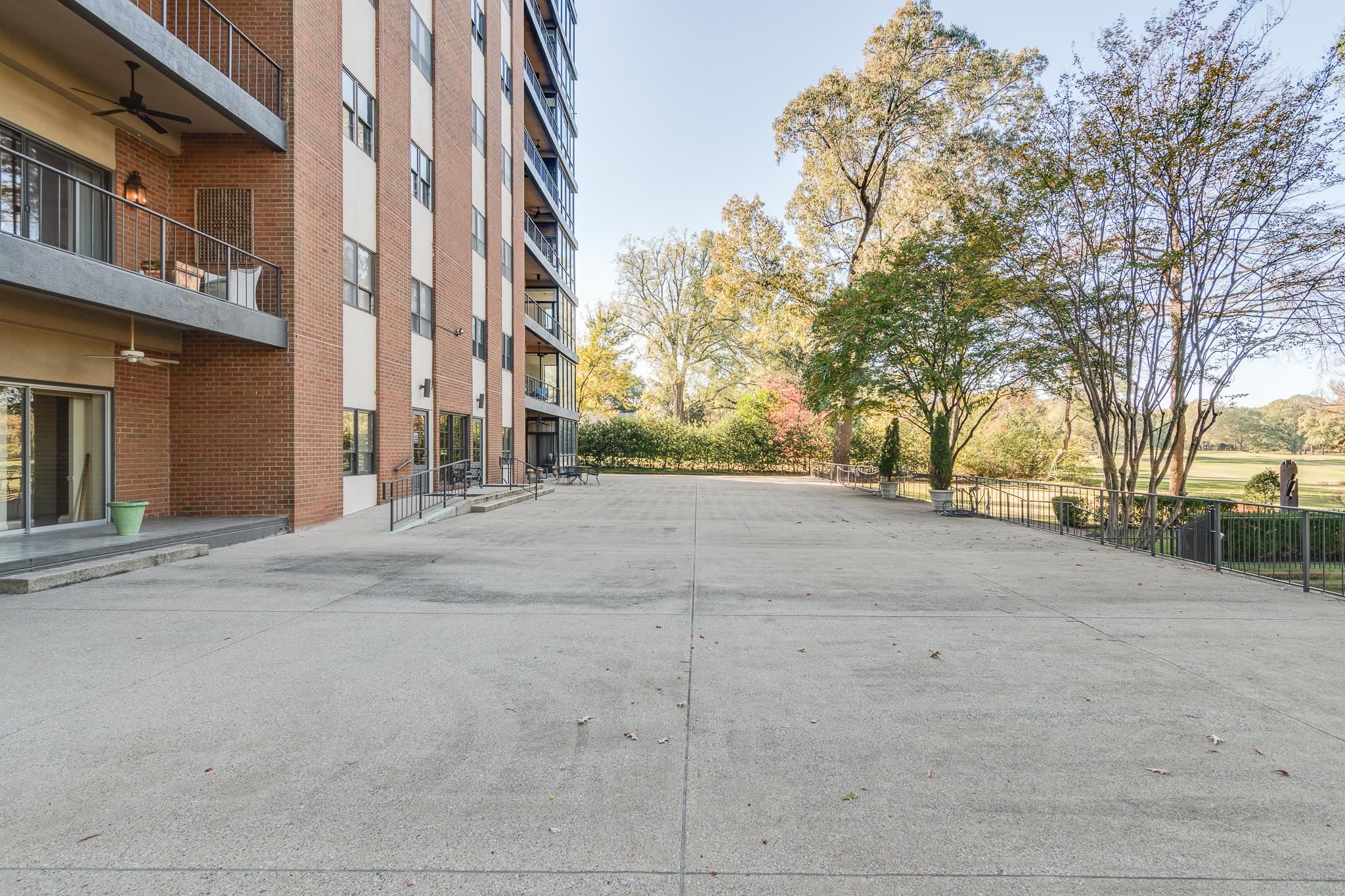 3170 SOUTHERN AVE Unit: 1E