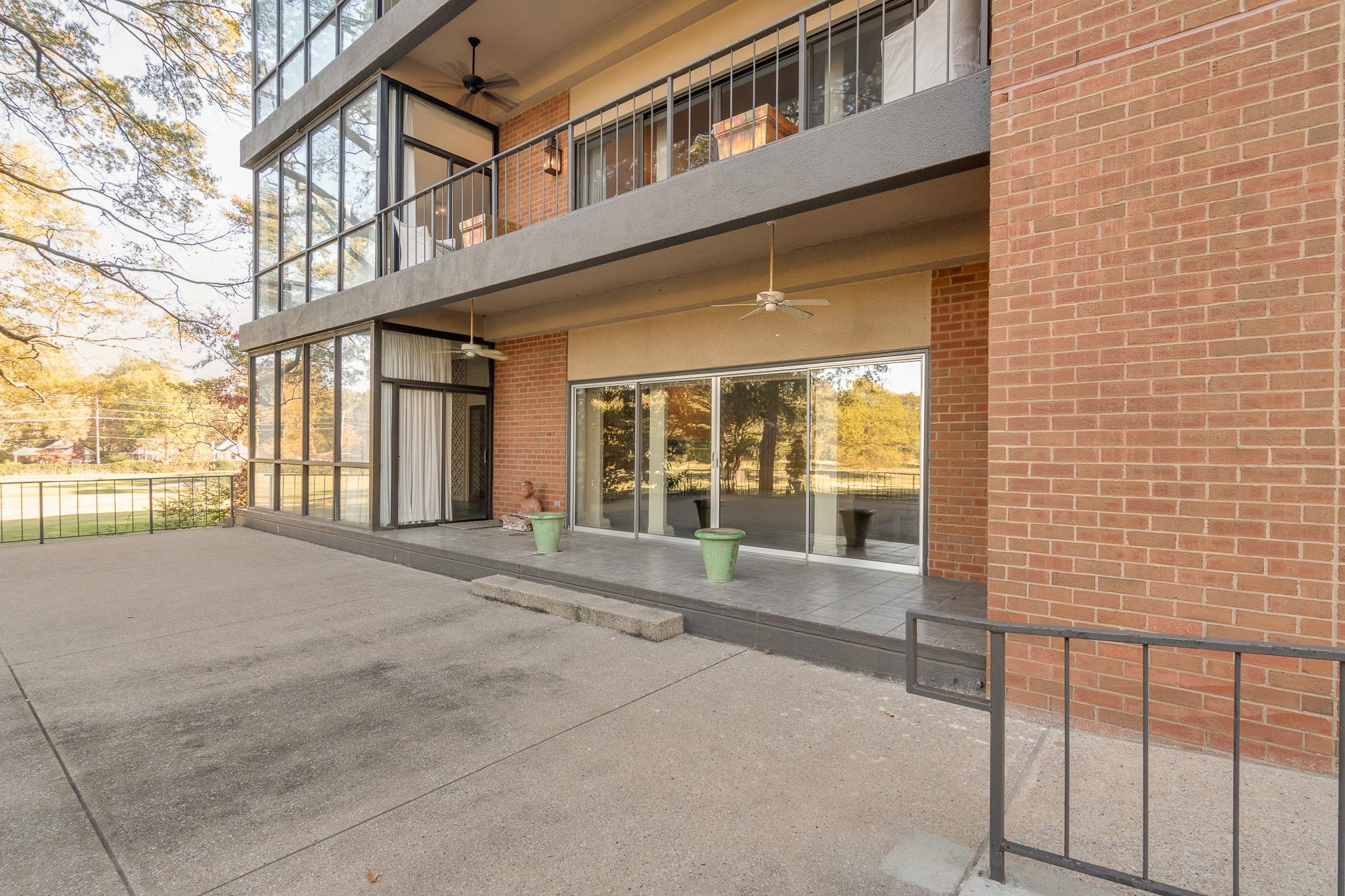 3170 SOUTHERN AVE Unit: 1E