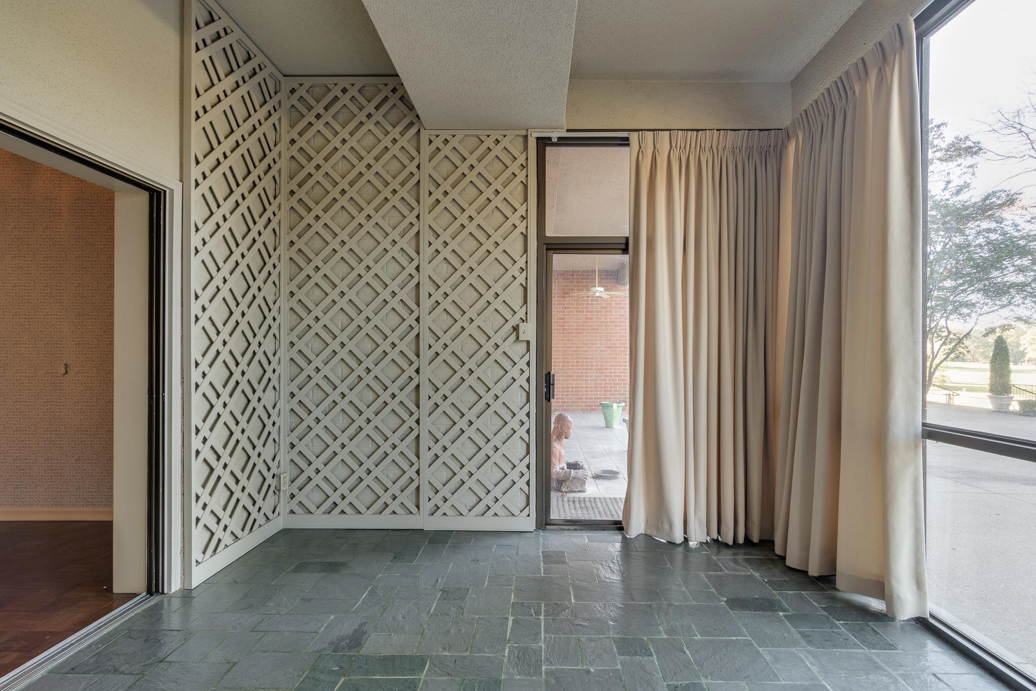 3170 SOUTHERN AVE Unit: 1E