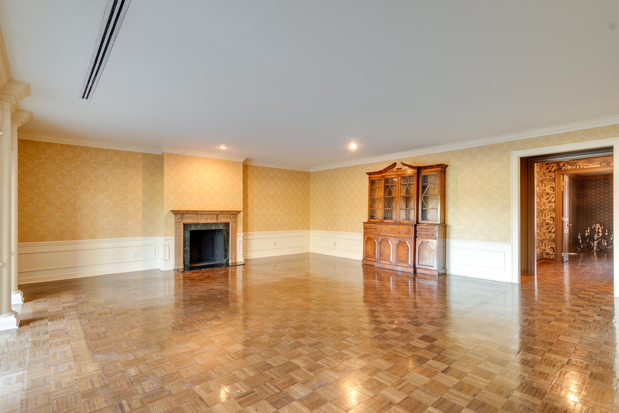 3170 SOUTHERN AVE Unit: 1E
