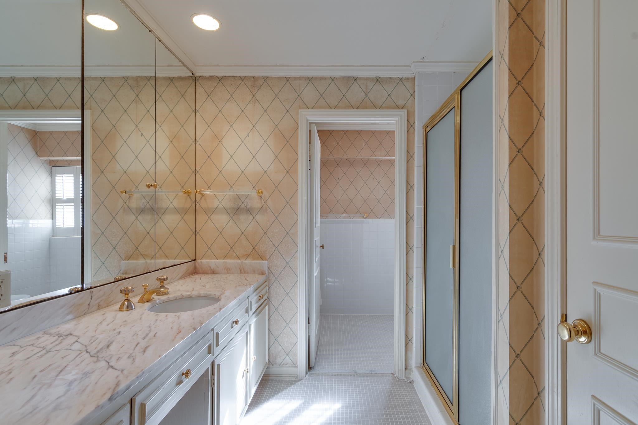 3170 SOUTHERN AVE Unit: 1E