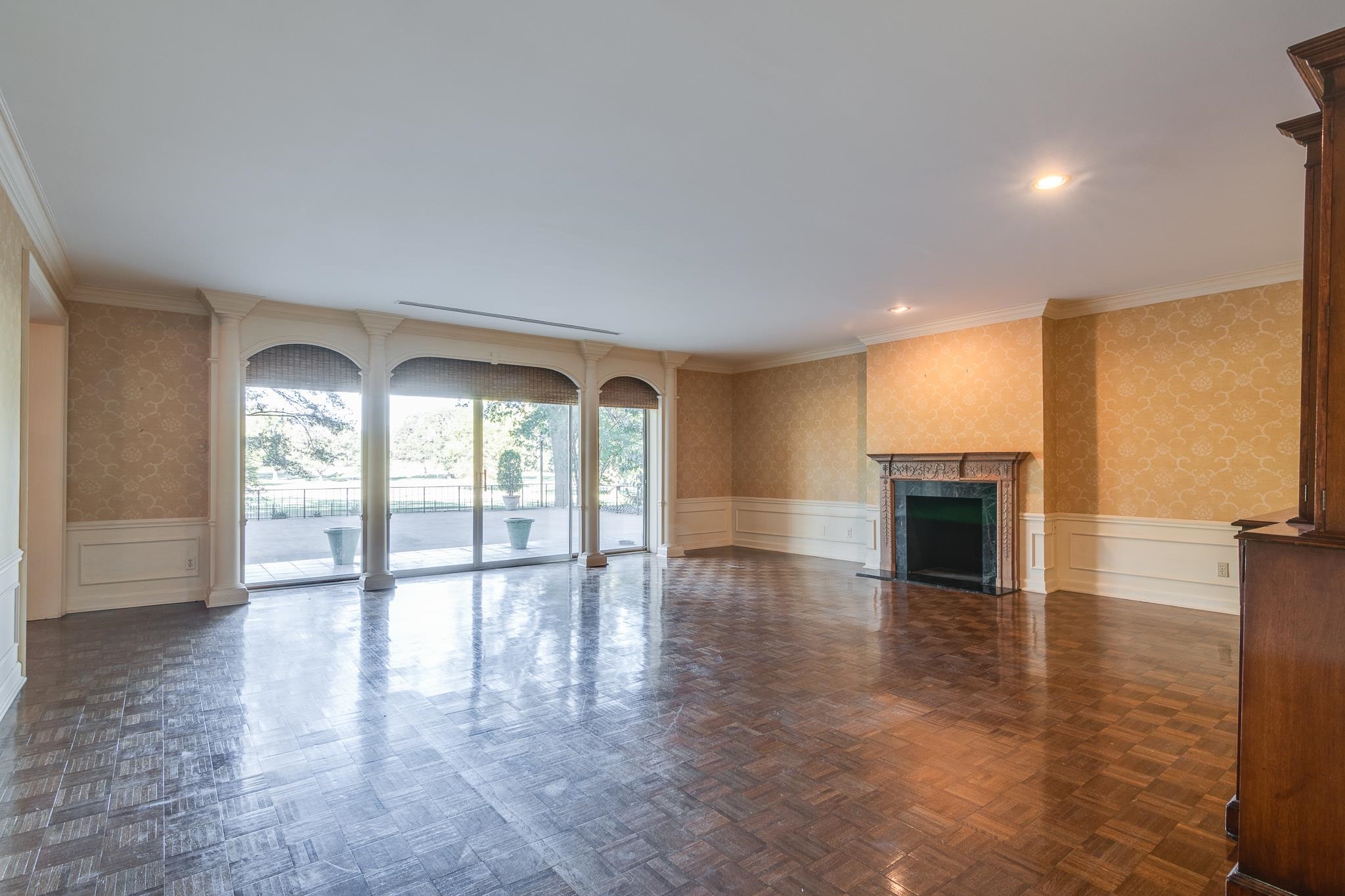 3170 SOUTHERN AVE Unit: 1E