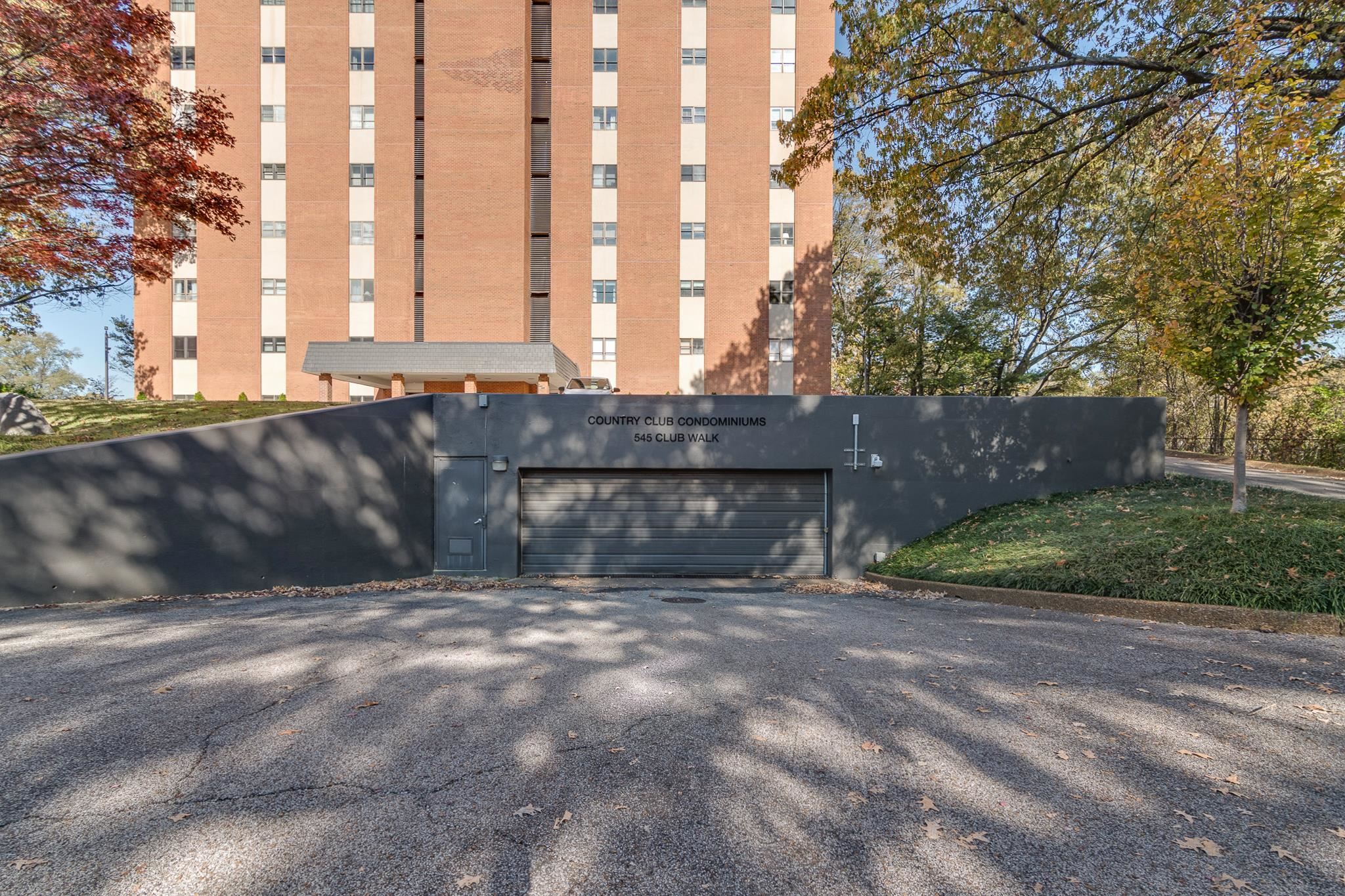 3170 SOUTHERN AVE Unit: 1E