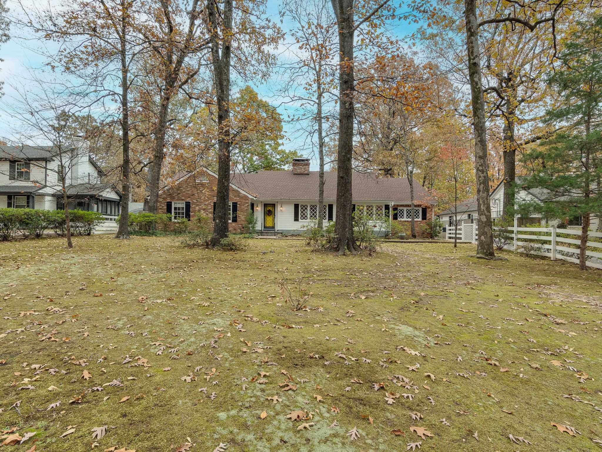 1300 W CRESTWOOD DR