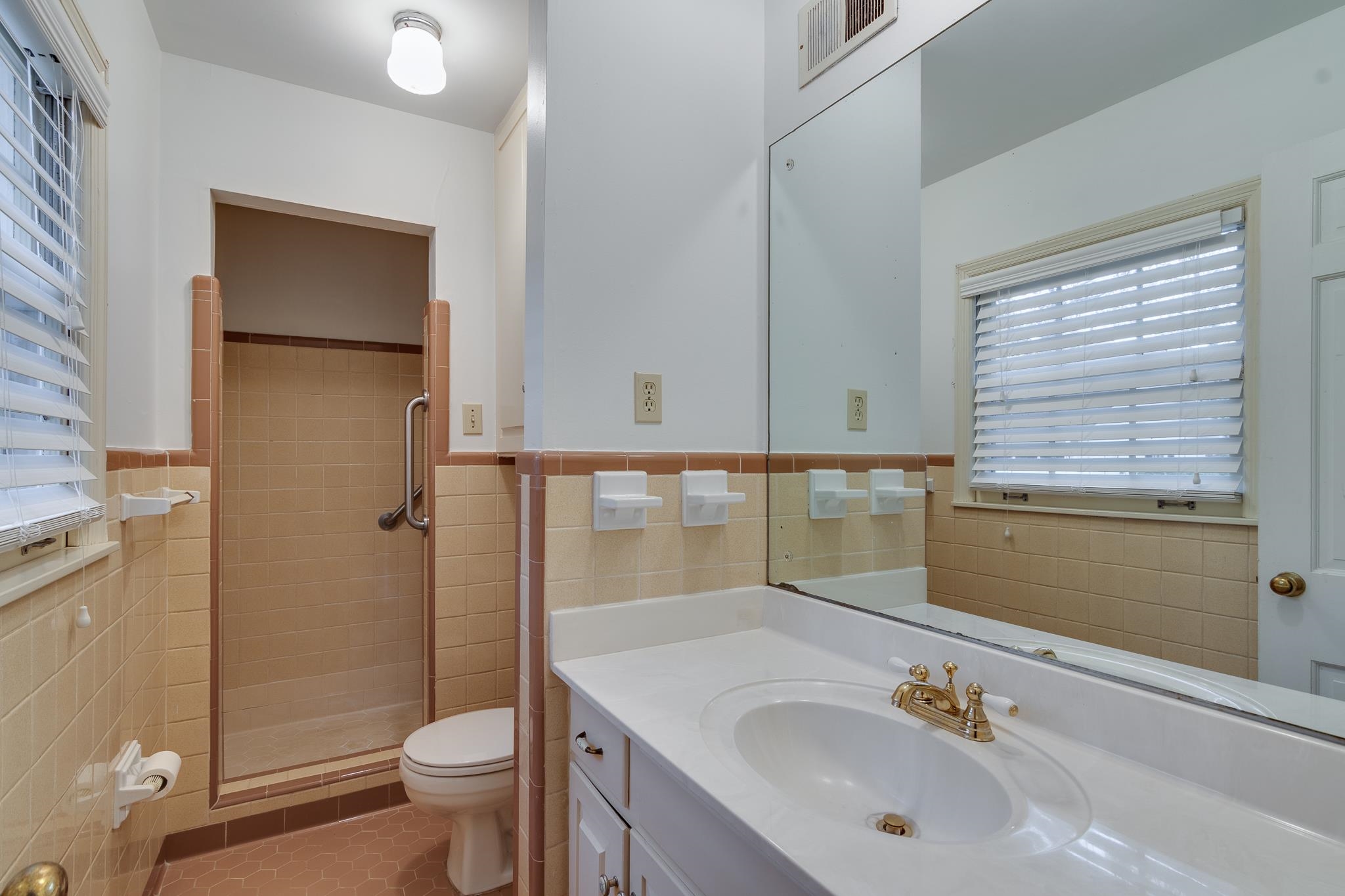 1300 W CRESTWOOD DR