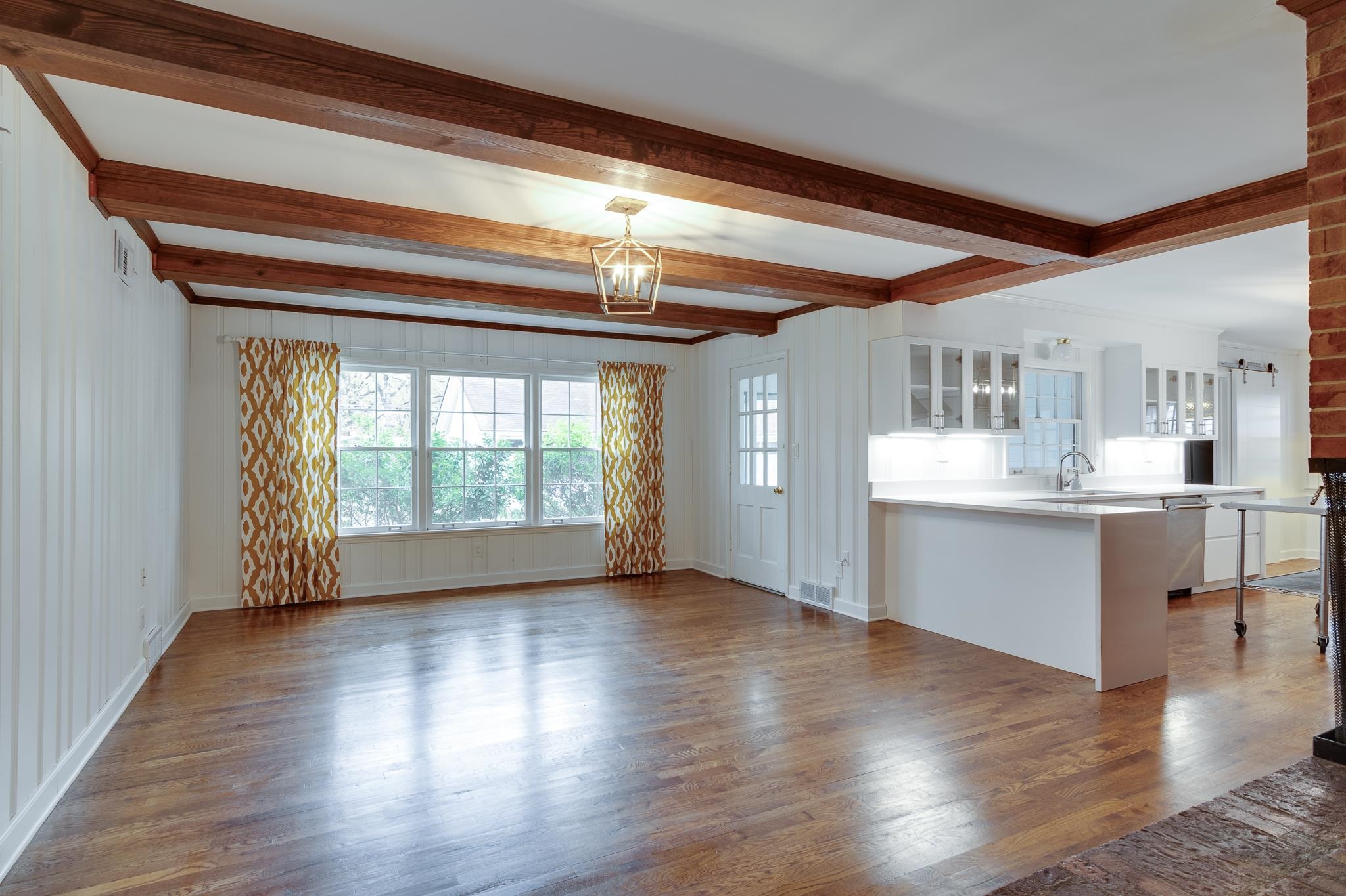1300 W CRESTWOOD DR