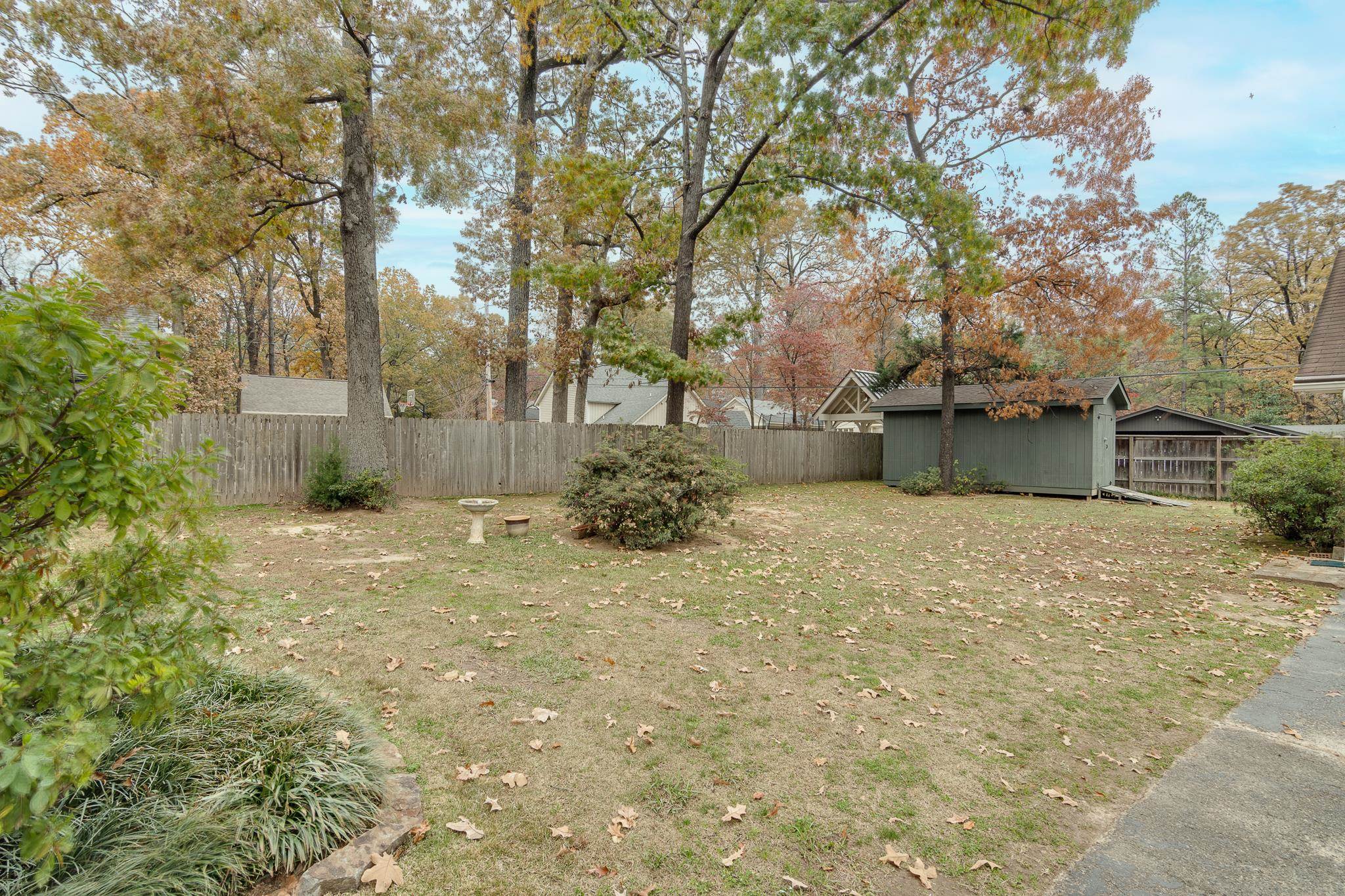 1300 W CRESTWOOD DR