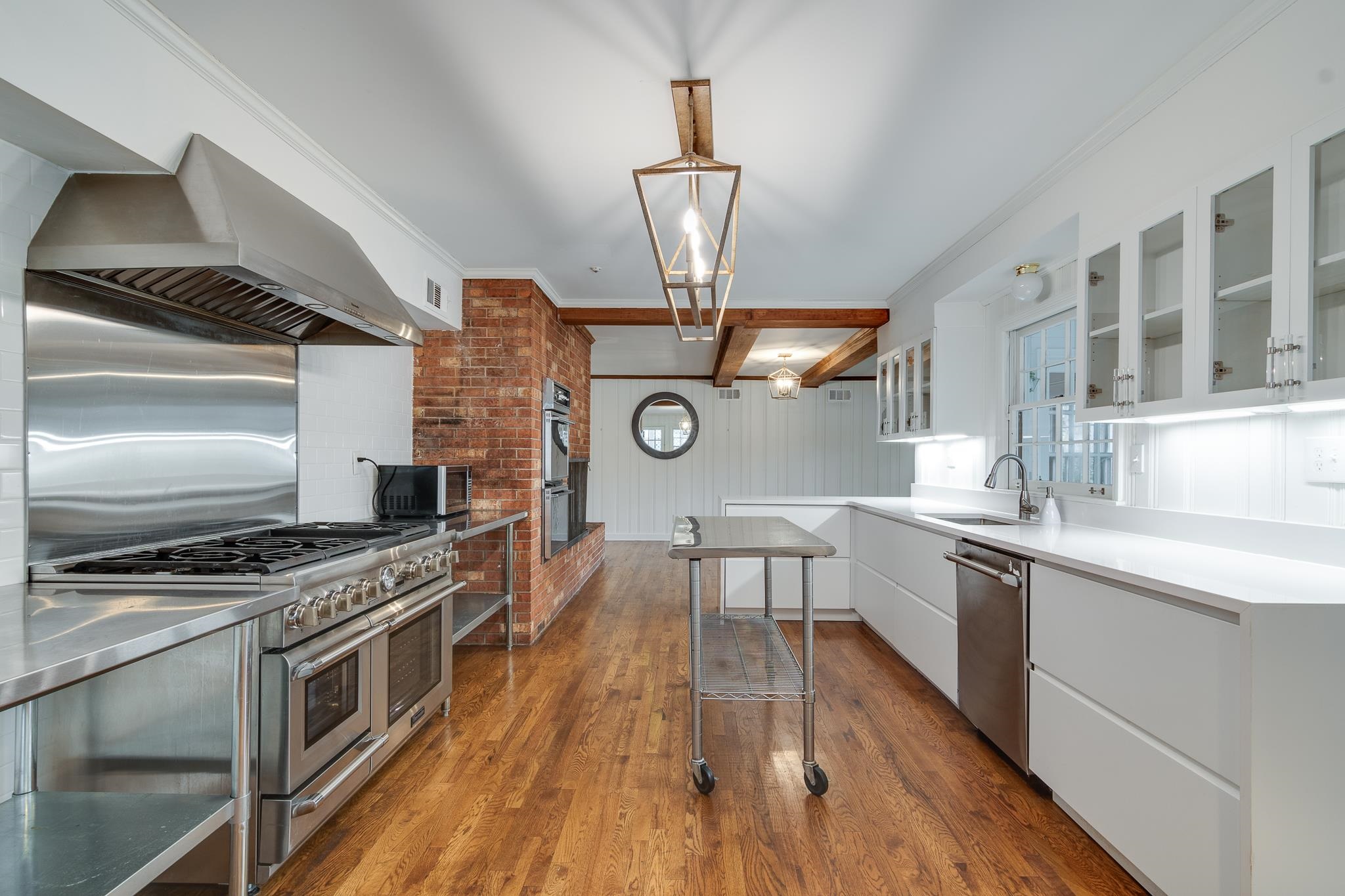 1300 W CRESTWOOD DR