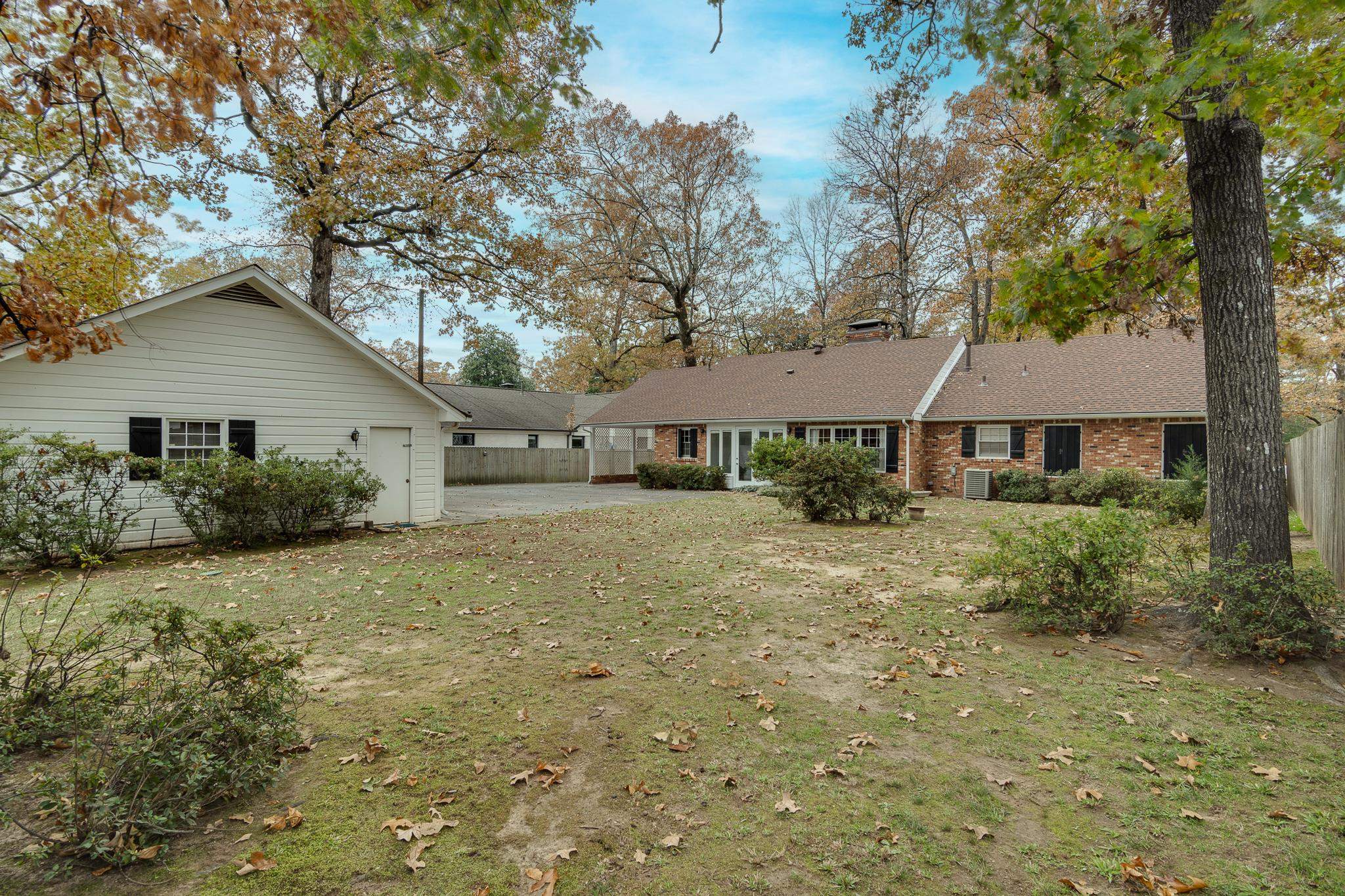 1300 W CRESTWOOD DR