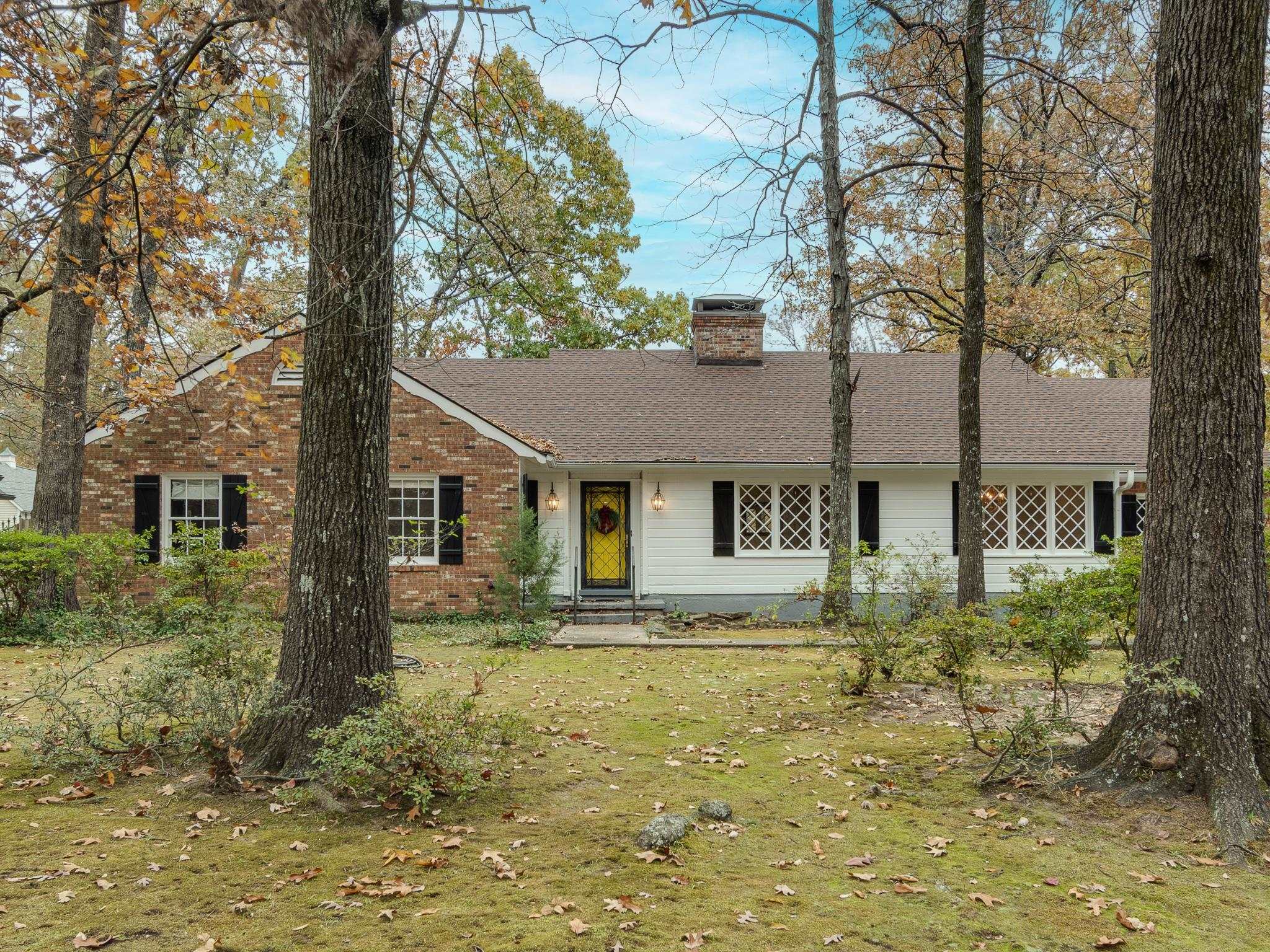 1300 W CRESTWOOD DR