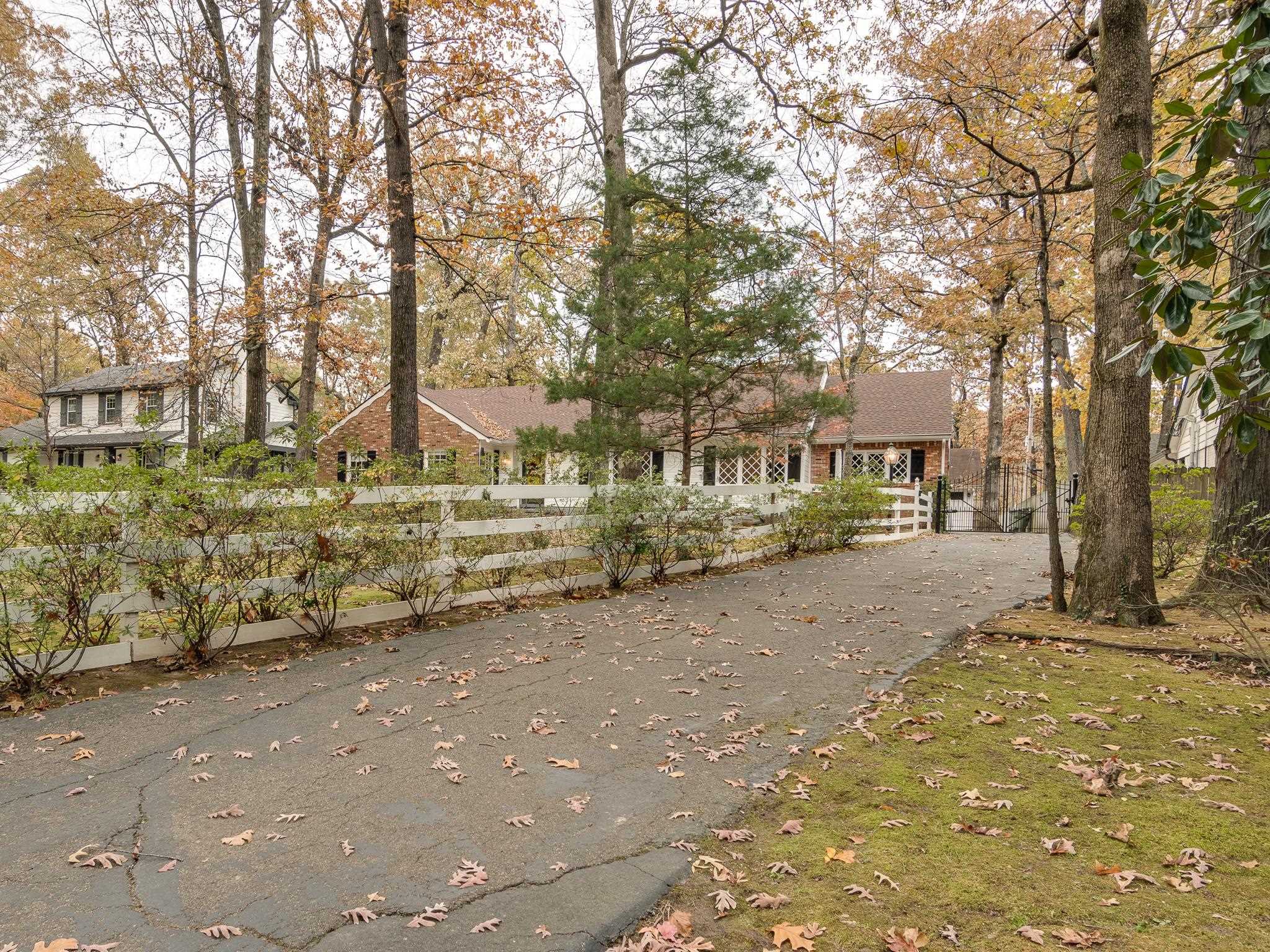 1300 W CRESTWOOD DR