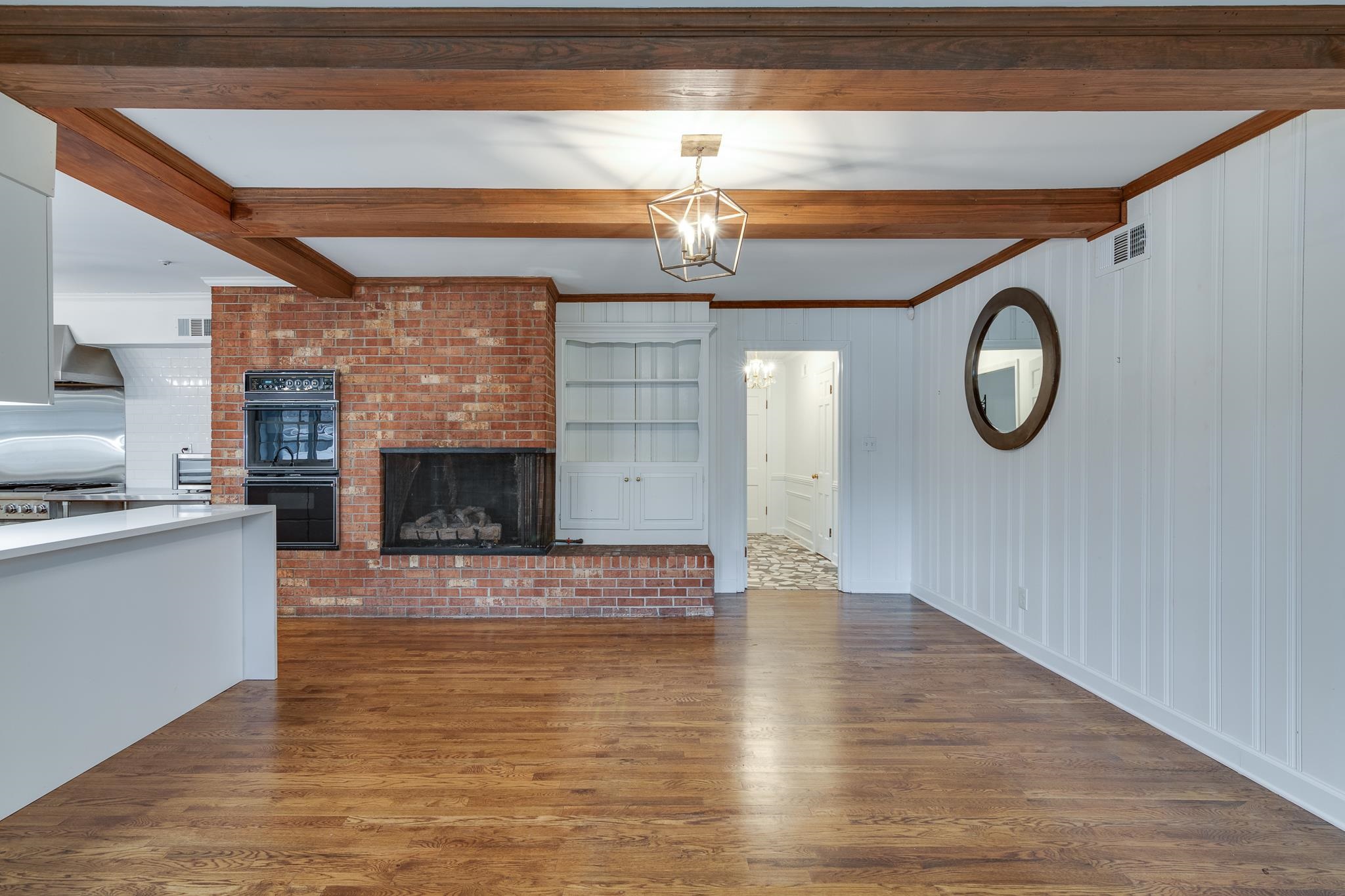1300 W CRESTWOOD DR
