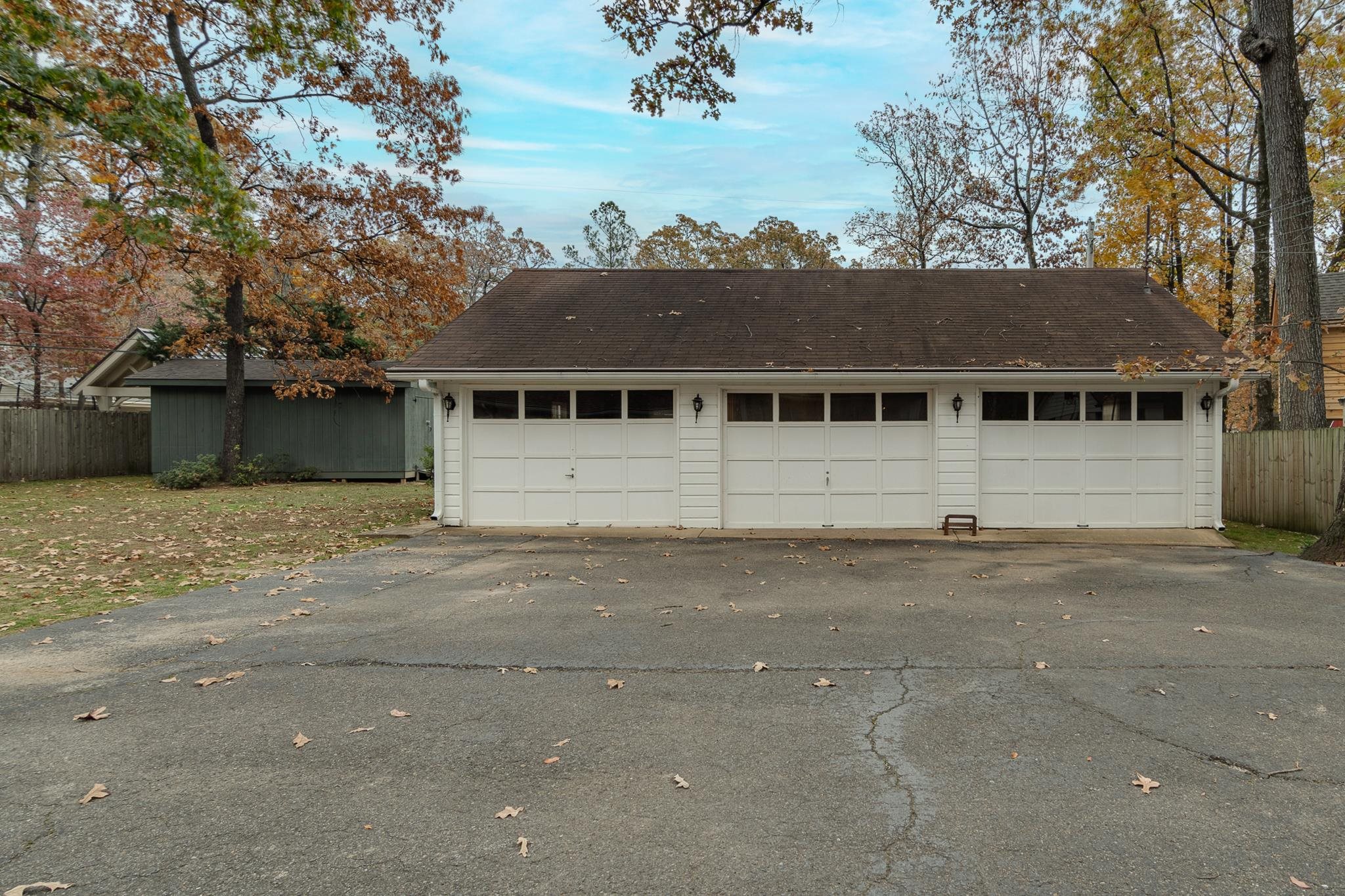 1300 W CRESTWOOD DR