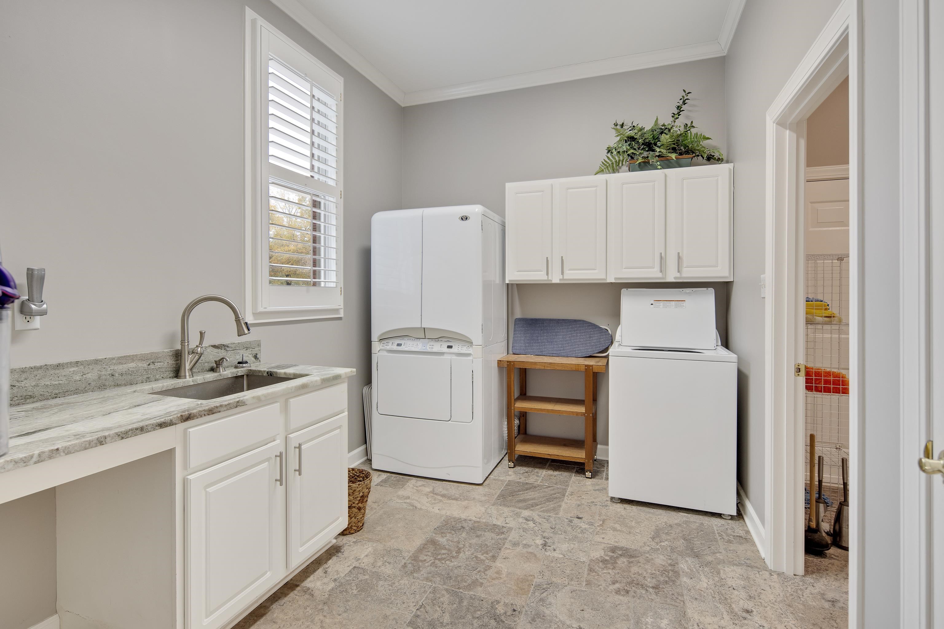 9279 INGLESIDE FARM RD S