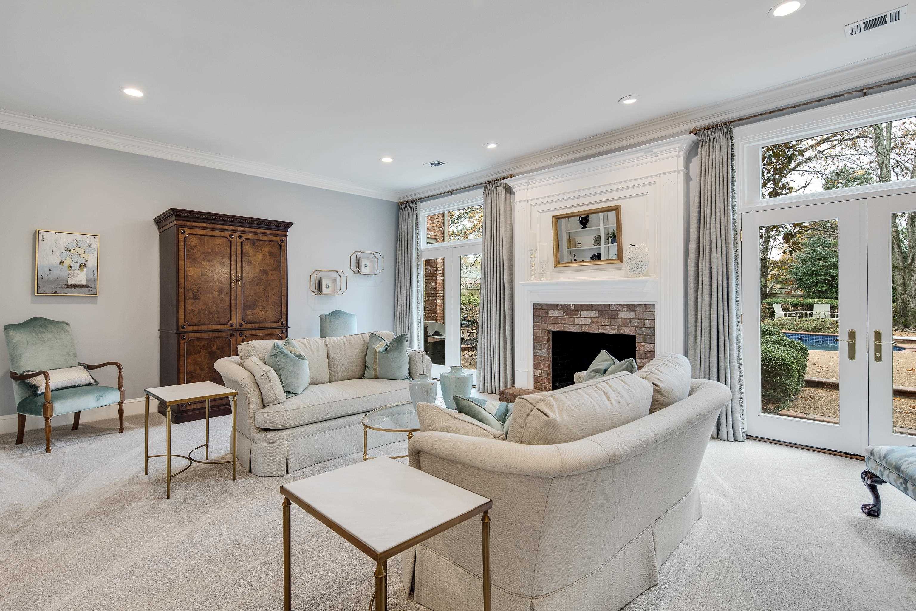 9279 INGLESIDE FARM RD S