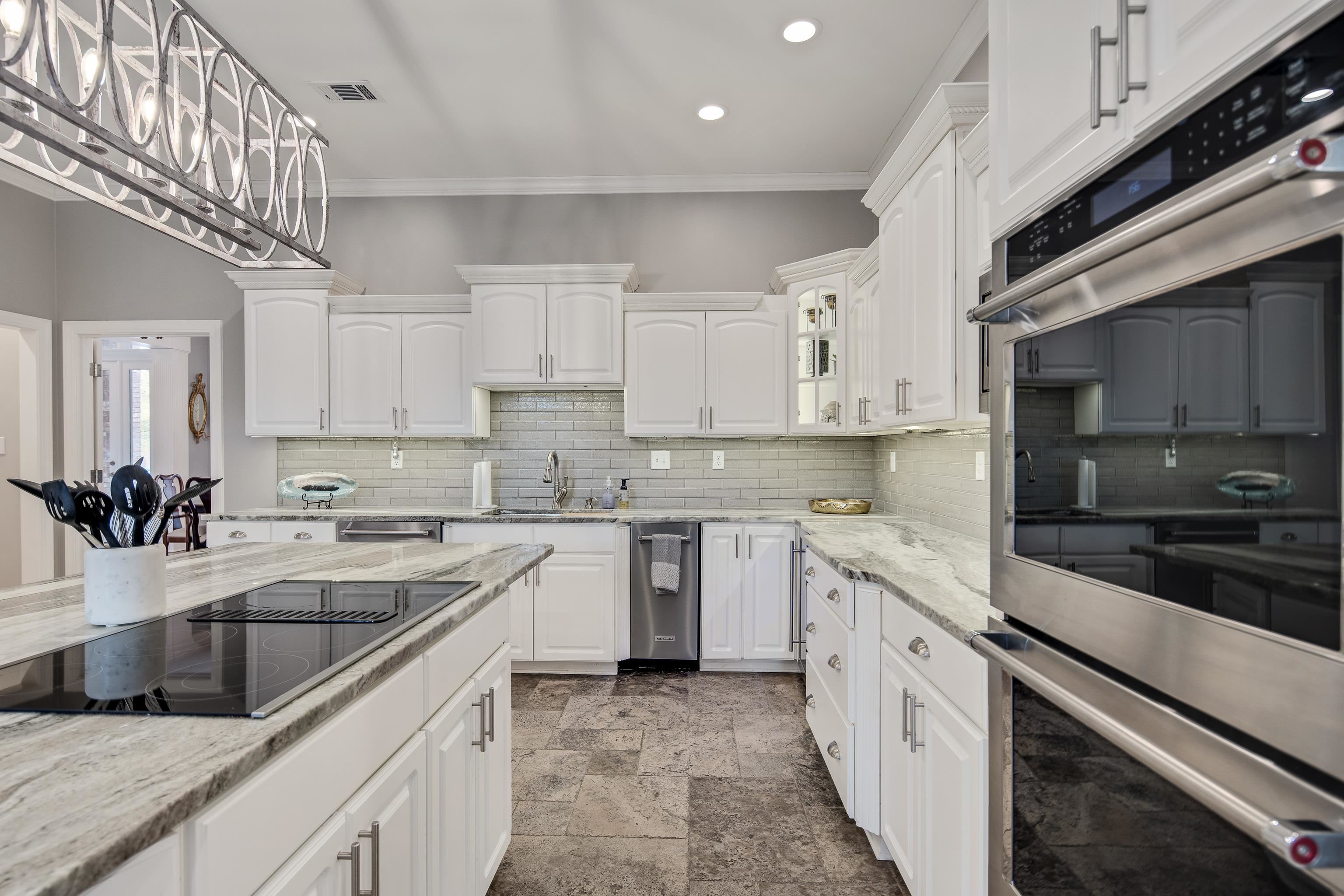 9279 INGLESIDE FARM RD S