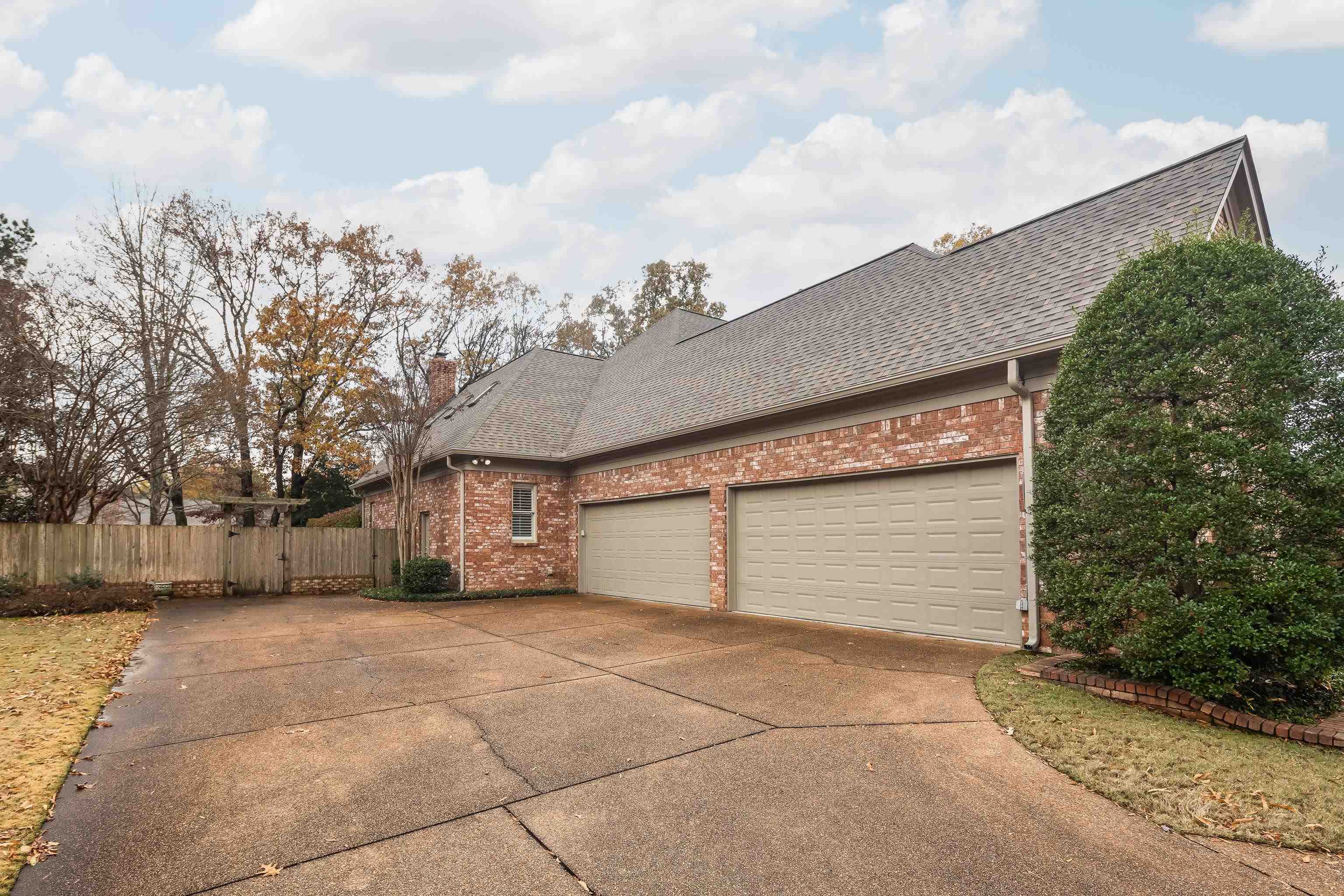 9279 INGLESIDE FARM RD S