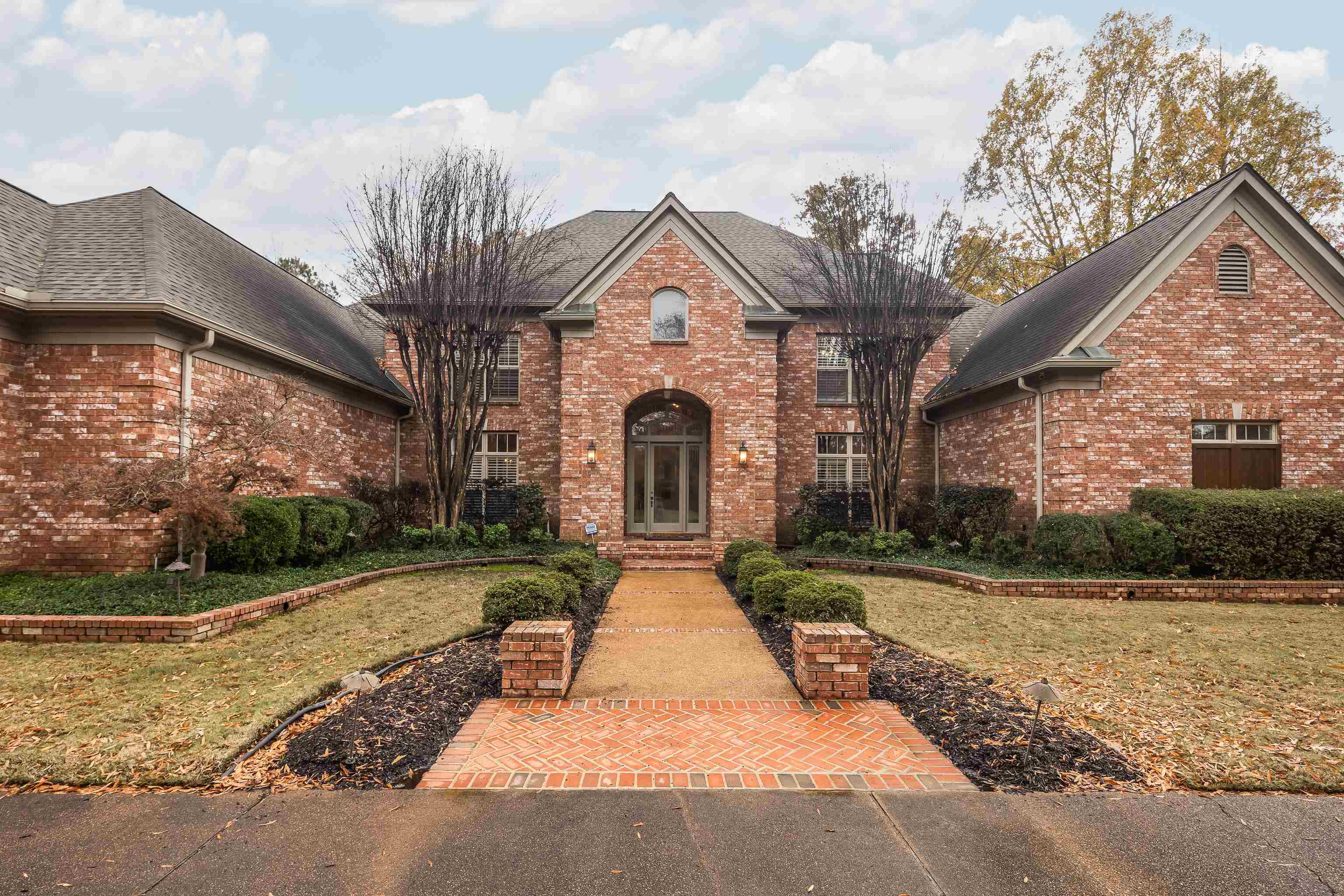 9279 INGLESIDE FARM RD S