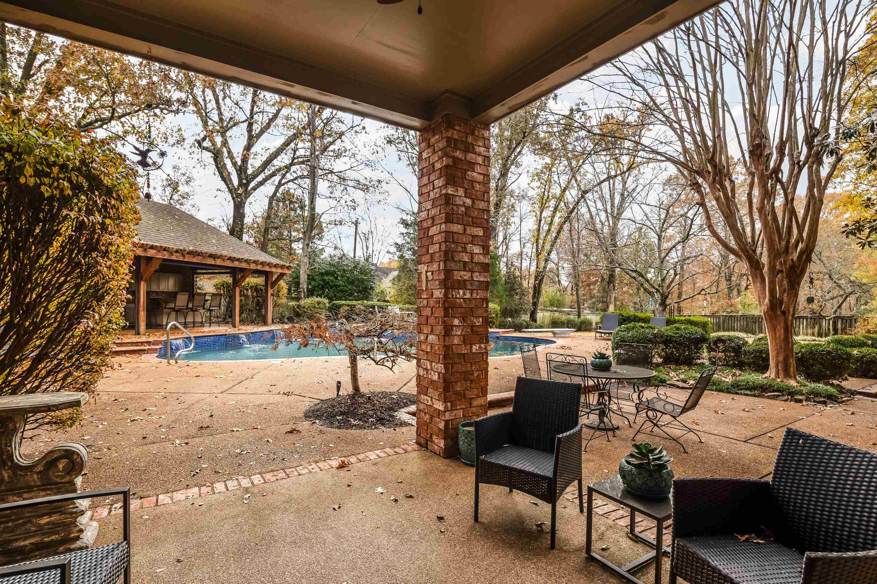 9279 INGLESIDE FARM RD S