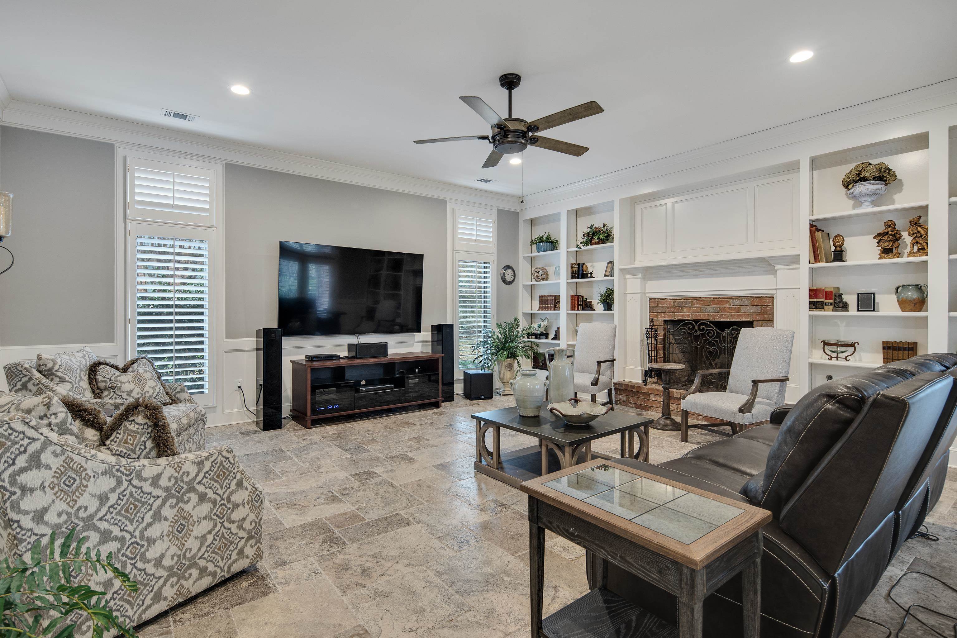 9279 INGLESIDE FARM RD S