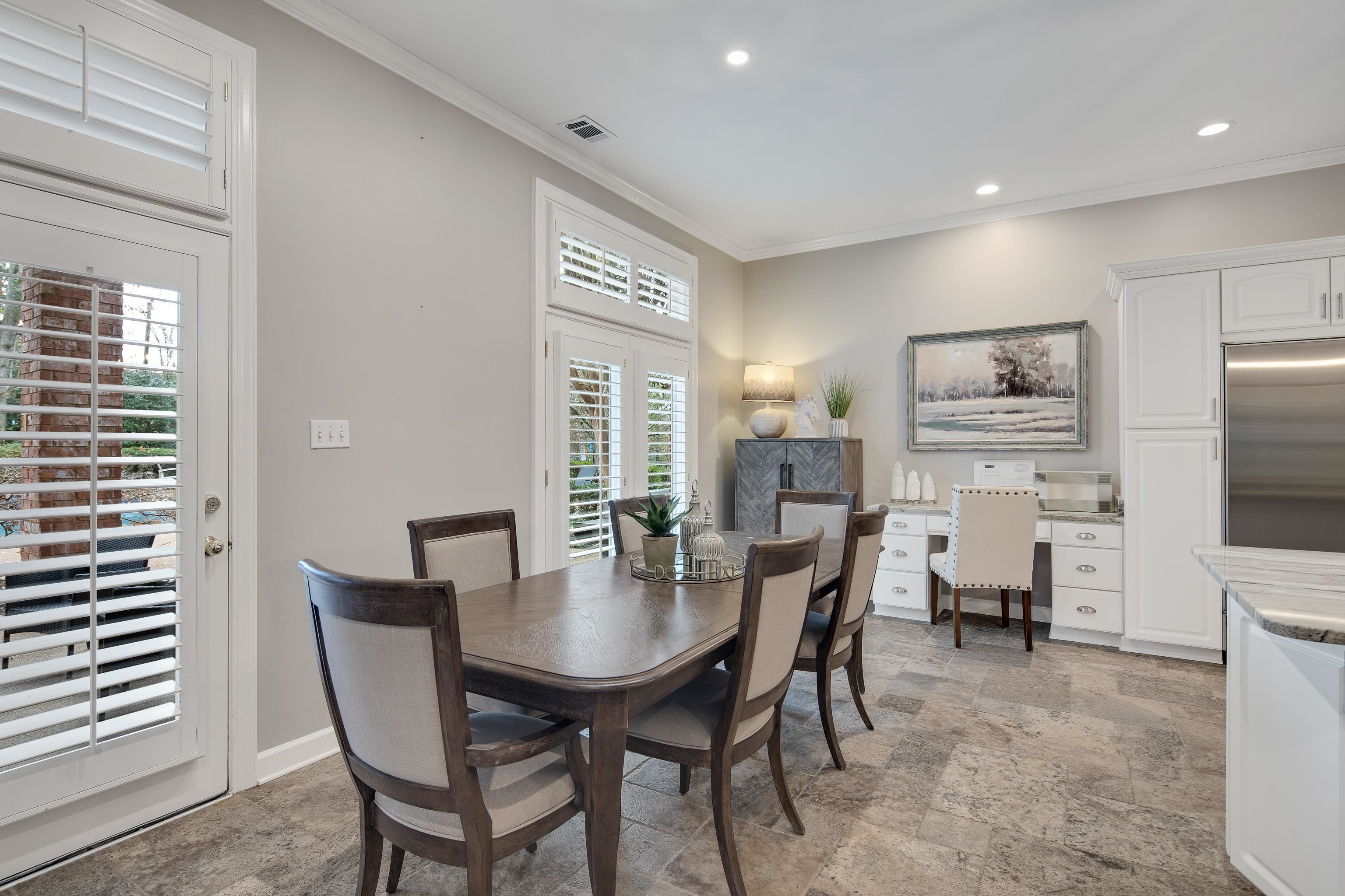 9279 INGLESIDE FARM RD S