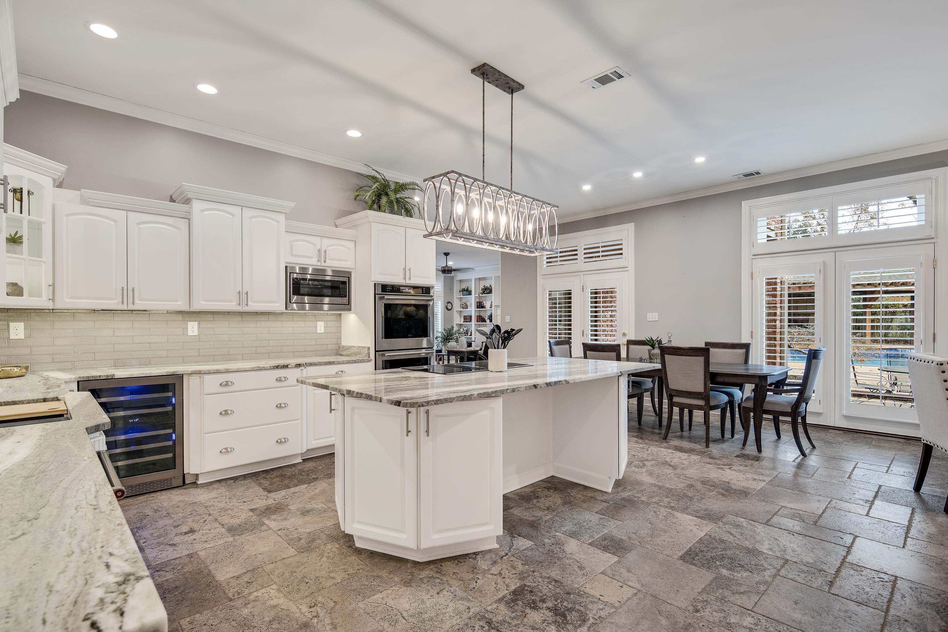 9279 INGLESIDE FARM RD S