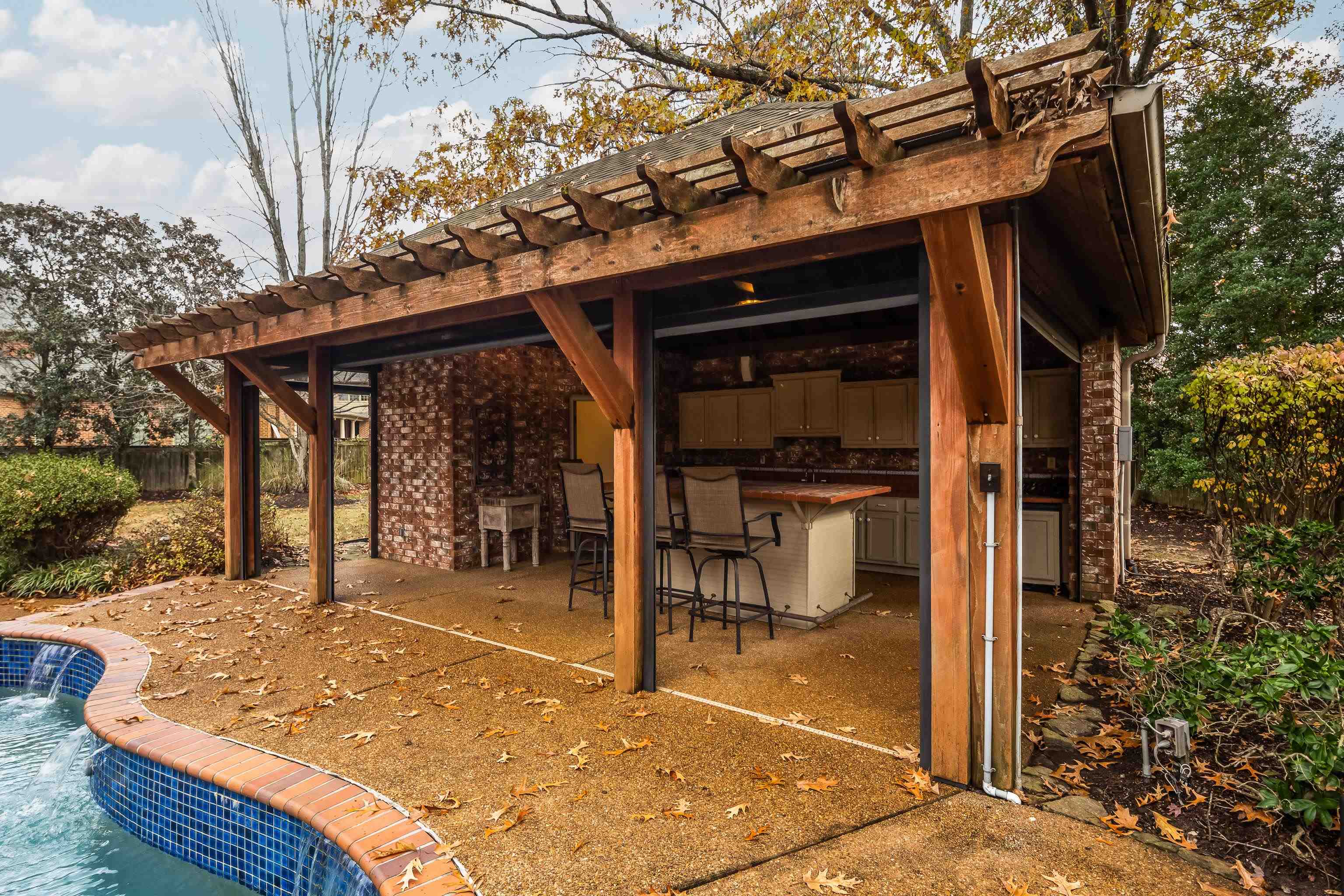 9279 INGLESIDE FARM RD S