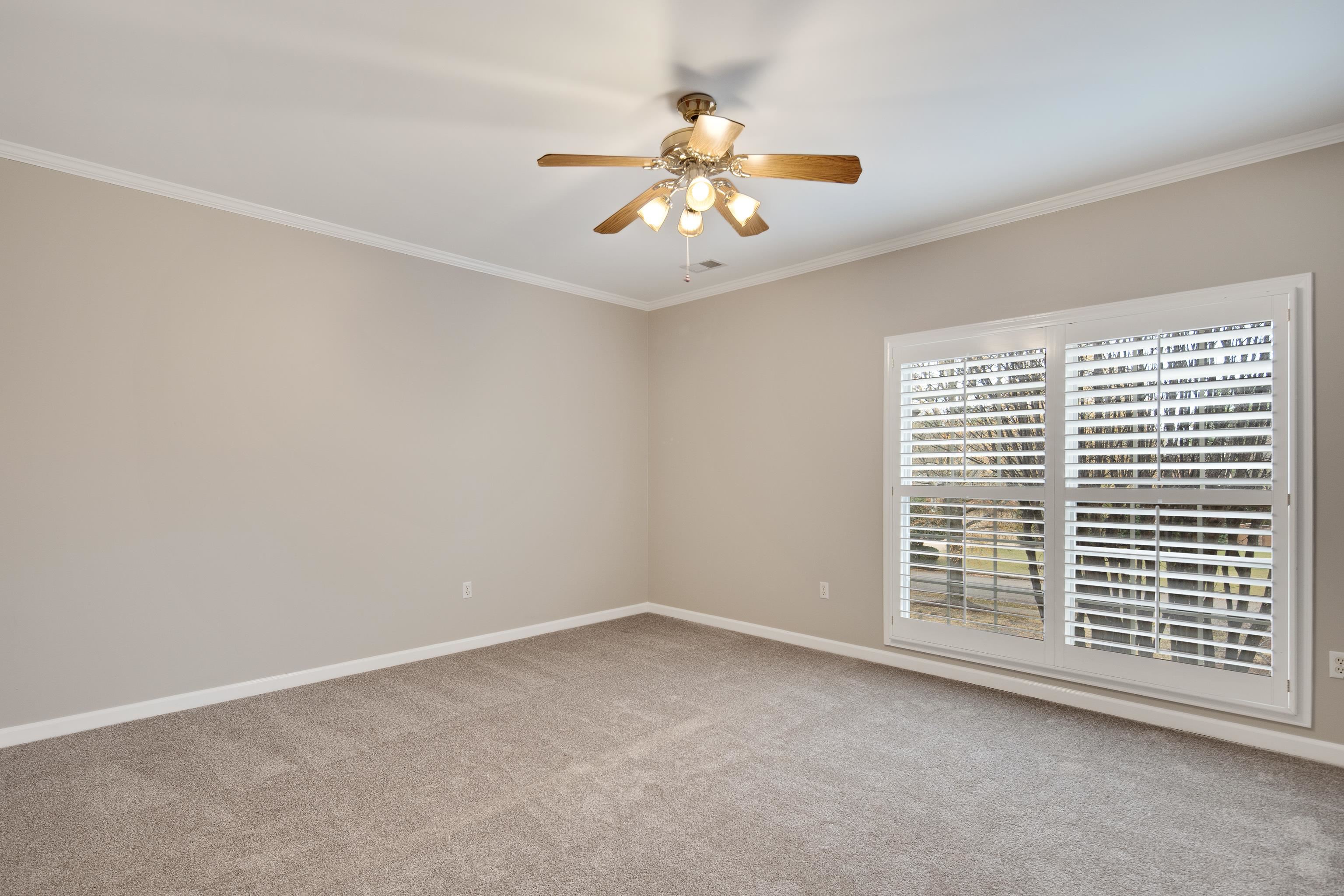 9279 INGLESIDE FARM RD S