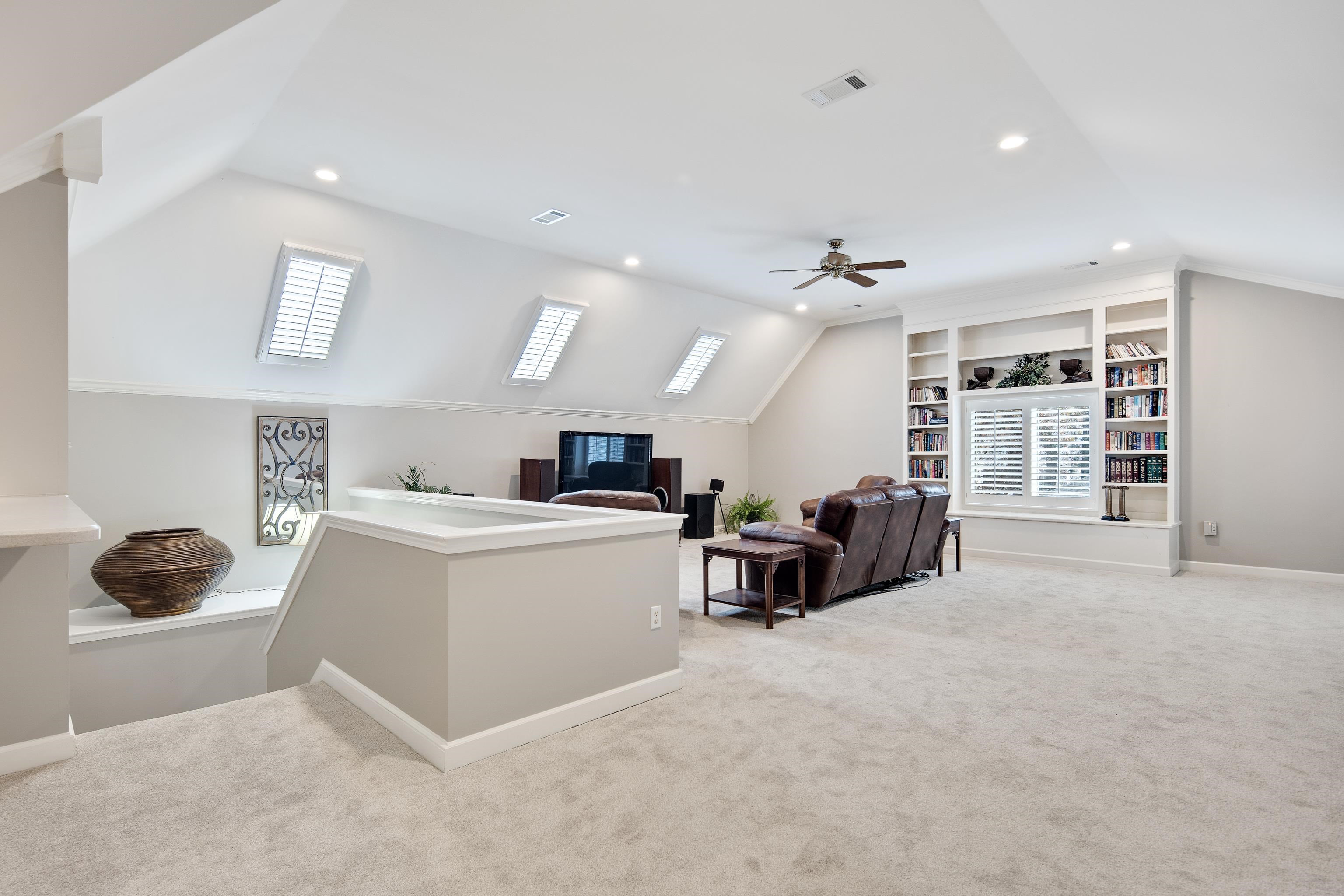 9279 INGLESIDE FARM RD S