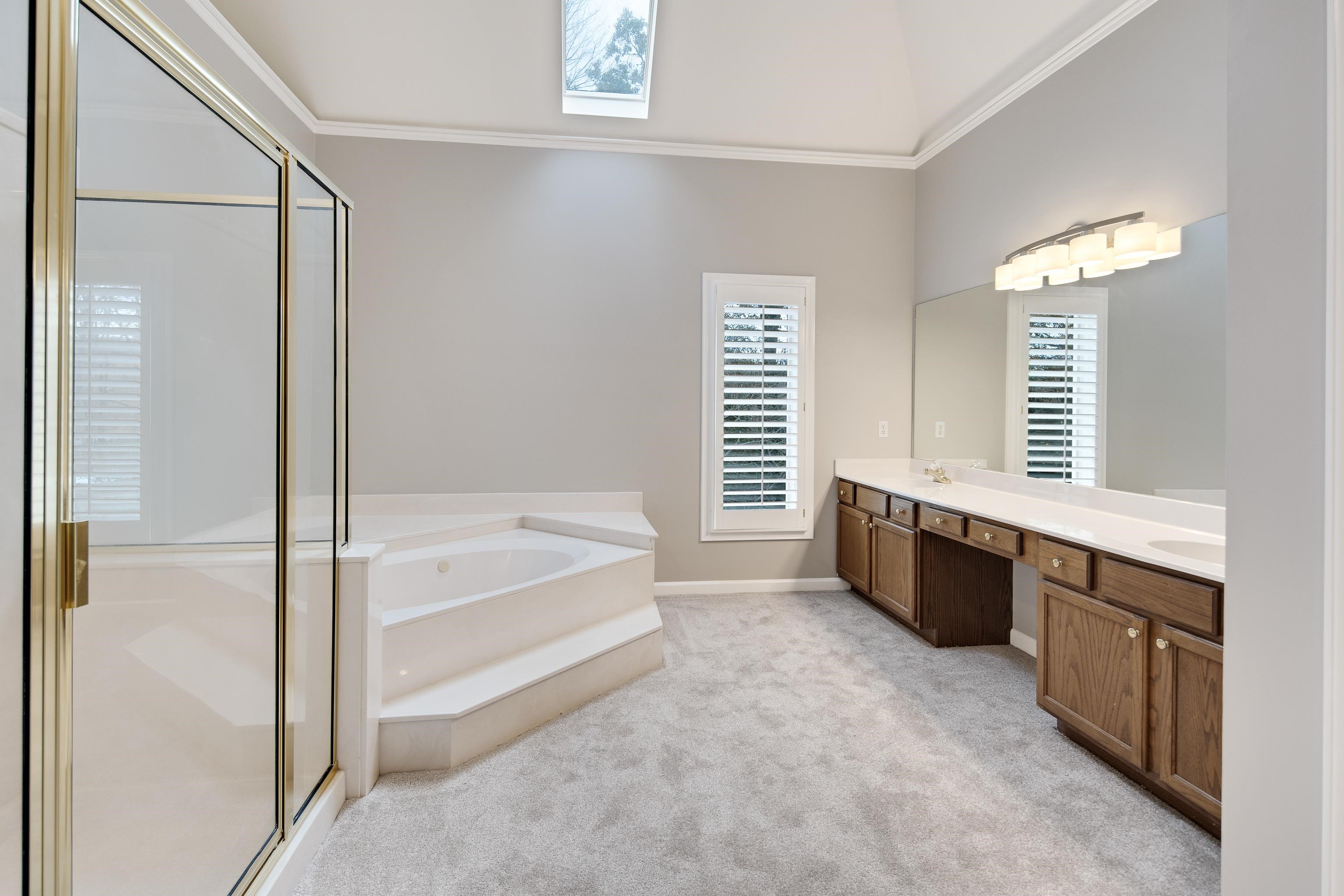 9279 INGLESIDE FARM RD S